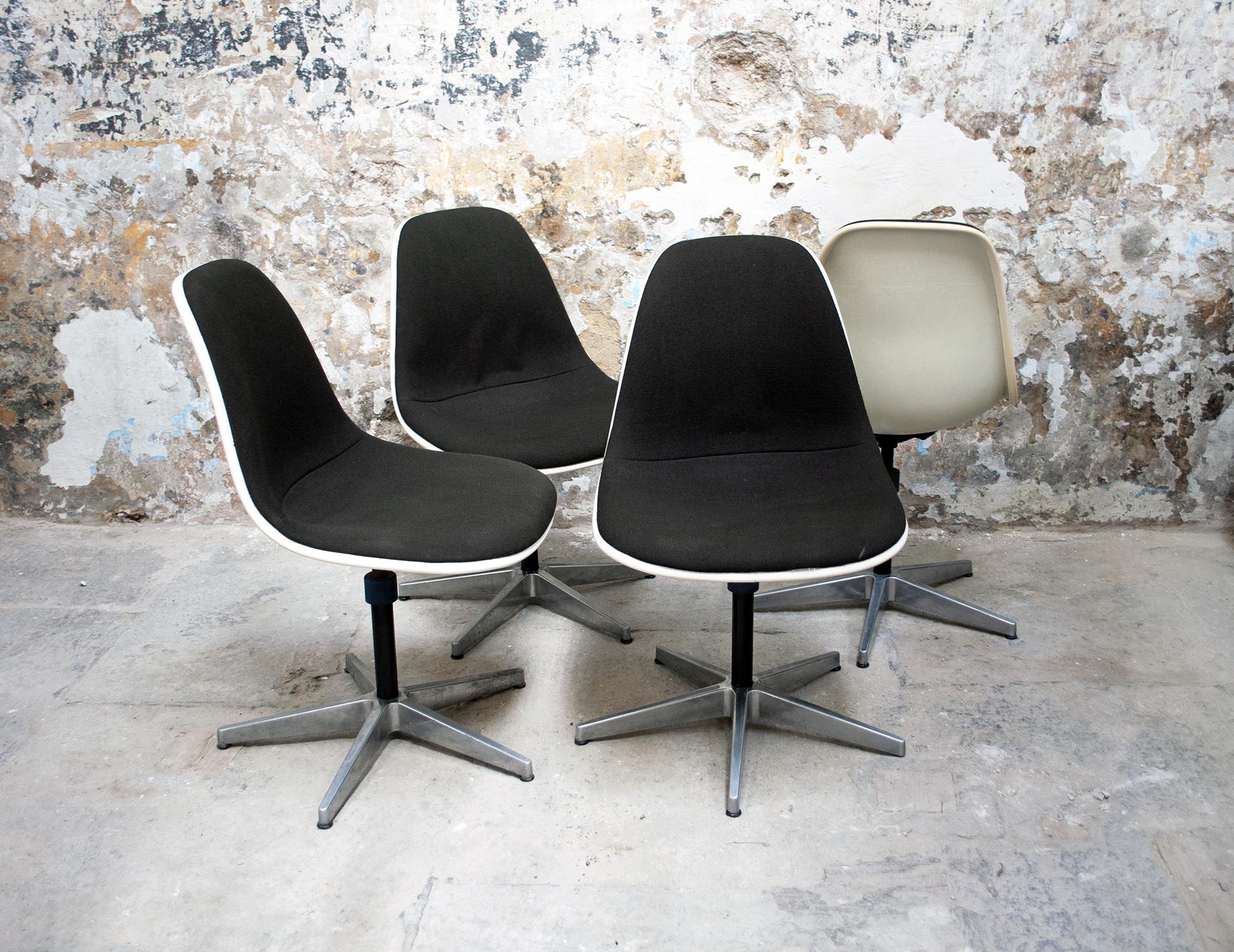 Eight chairs with iron base, aluminum feet and fiberglass and fabric seat.
Designer Charles & Ray Eames
Producer Herman Miller
1960s.