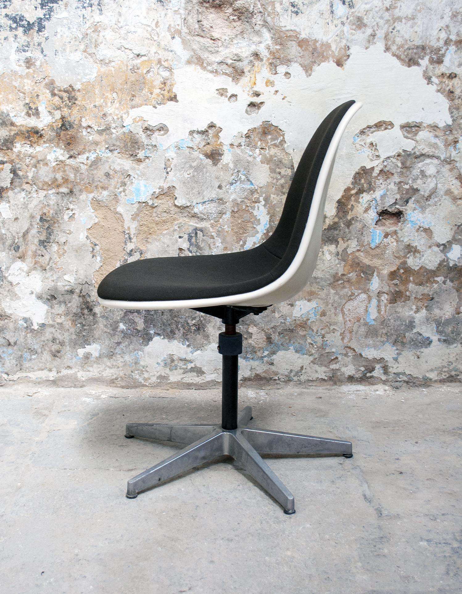 Mid-20th Century Eight Chairs by Charles & Ray Eames for Herman Miller, 1960 For Sale