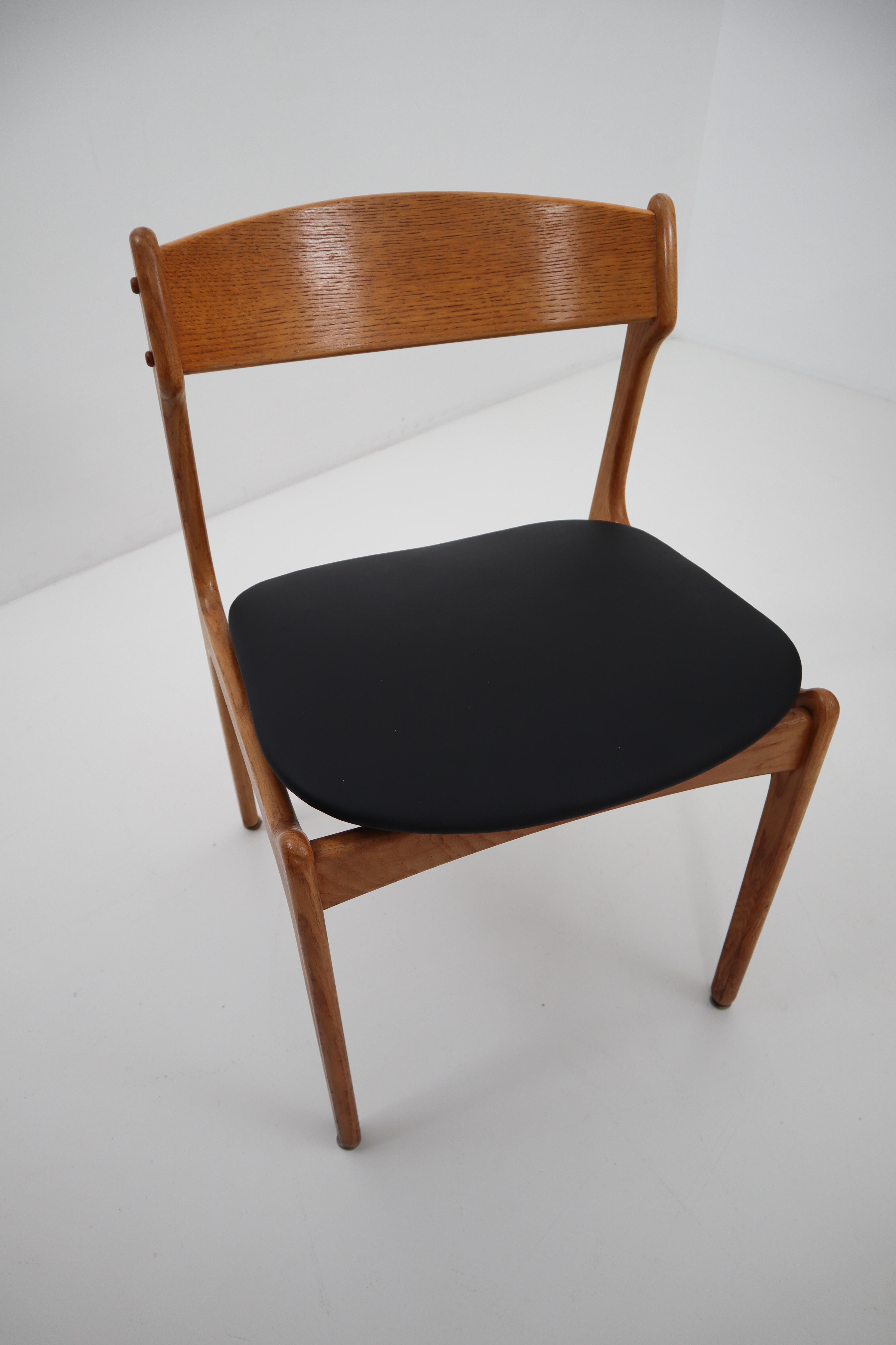 Eight Chairs Designed by Erik Buck, Black Leather and Oak by O.D. Mobler 2