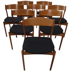 Acht Stühle:: entworfen von Erik Buck:: schwarzes Leder und Eiche von O.D. Mobler