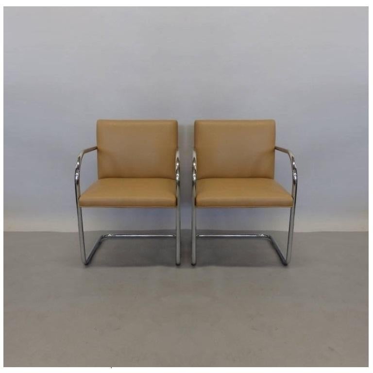 Mid-Century Modern Huit chaises tubulaires Brno de Mies van der Rohe chromées et couleur camel par Knoll en vente