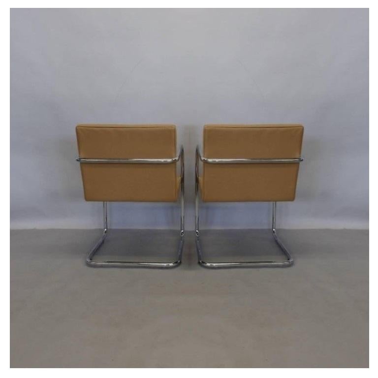 Américain Huit chaises tubulaires Brno de Mies van der Rohe chromées et couleur camel par Knoll en vente