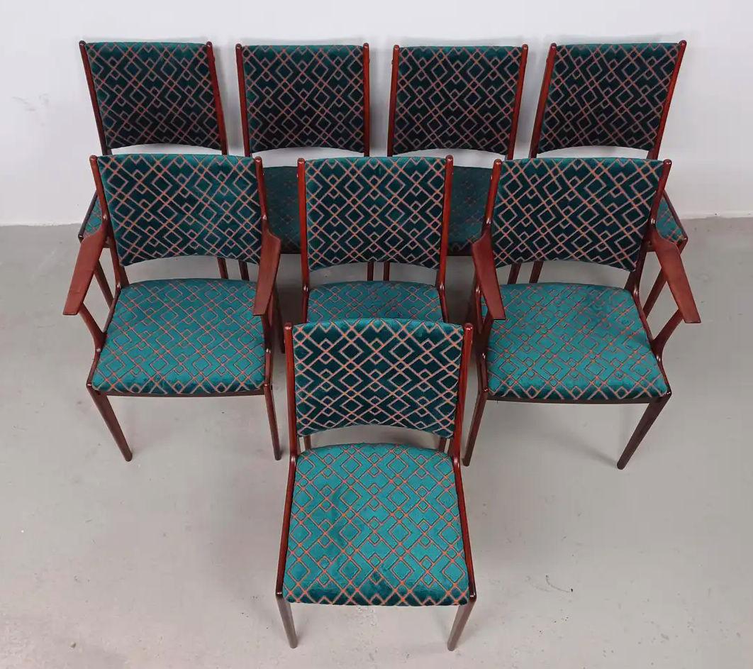 Scandinave moderne Huit chaises de salle à manger en bois de rose Johannes Andersen en excellent état et personnalisables en vente