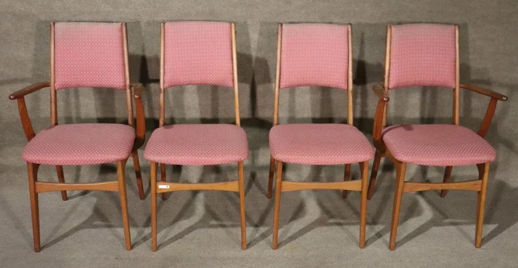 Mid-Century Modern Huit chaises de salle à manger danoises du milieu du siècle dernier en vente