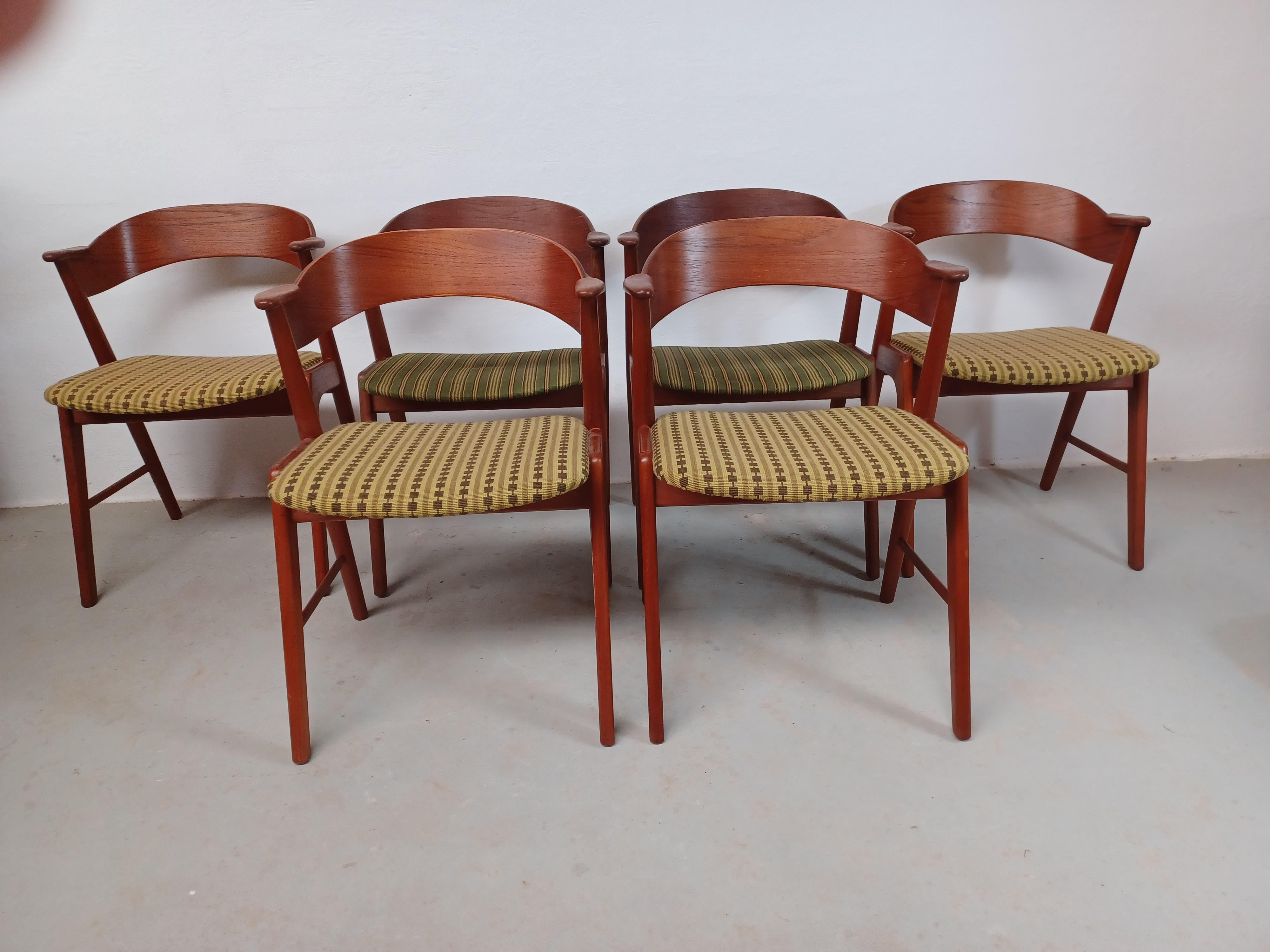 Set of eight fully restored and refinished dining chairs in teak with curved backrests and elegant frames. The chairs are commonly known as model 32 manufactored Stolefabrik in the 1960´s.

The chairs are by many considered to be designed by the