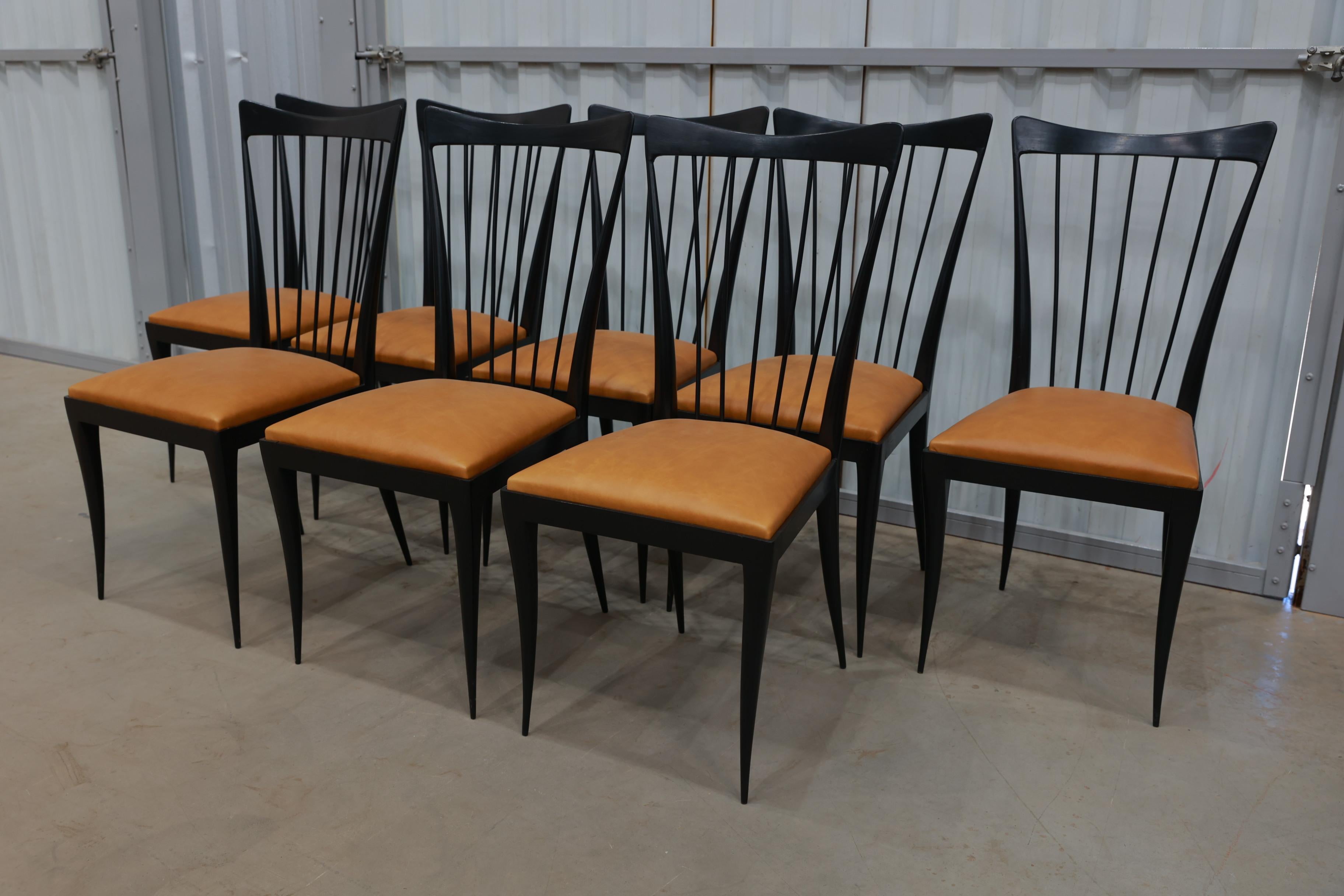 Brazilian Eight Dining Chair Set in Hardwood & beige leather, Giuseppe Scapinelli, Brazil For Sale