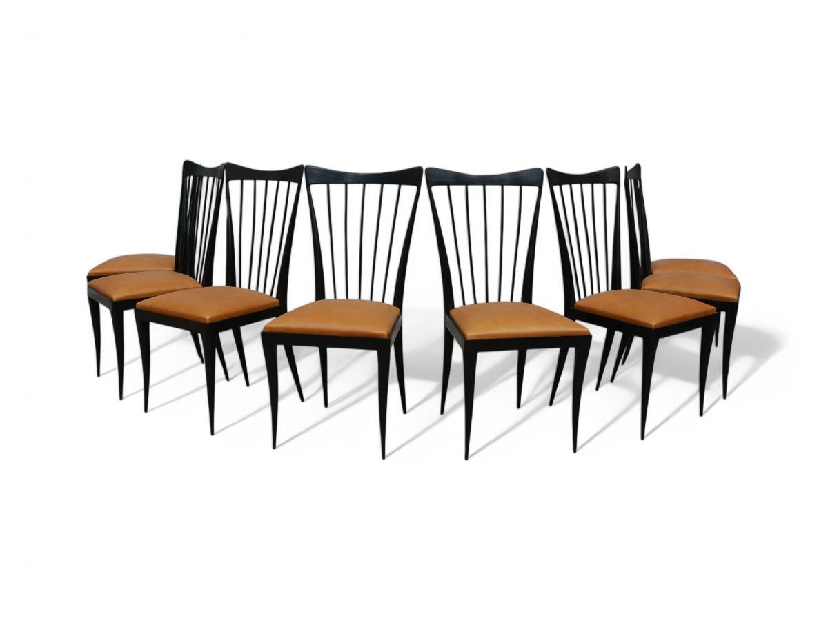 Hand-Painted Eight Dining Chair Set in Hardwood & beige leather, Giuseppe Scapinelli, Brazil For Sale