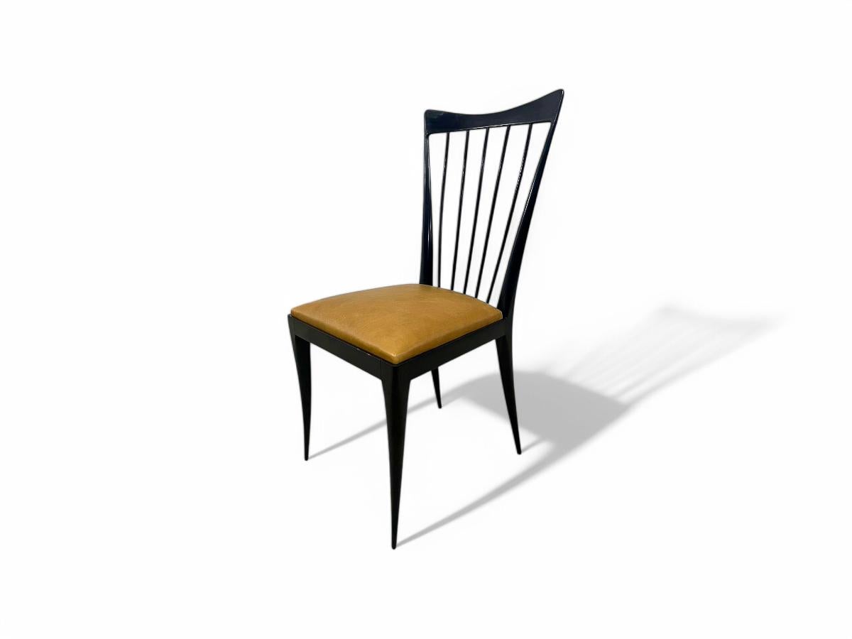 Eight Dining Chair Set in Hardwood & beige leather, Giuseppe Scapinelli, Brazil In Good Condition For Sale In New York, NY