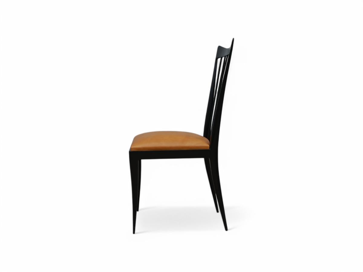 Leather Eight Dining Chair Set in Hardwood & beige leather, Giuseppe Scapinelli, Brazil For Sale