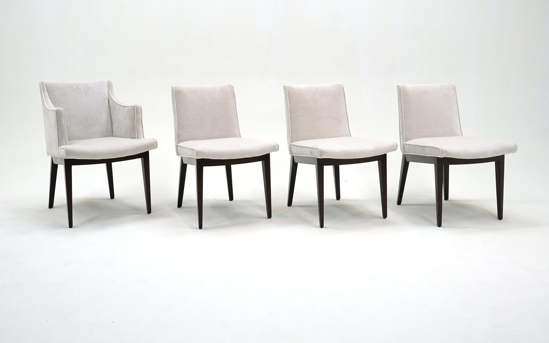 Mid-Century moderno Otto sedie da pranzo di Edward Wormley per Dunbar.  Restaurato con perizia. in vendita