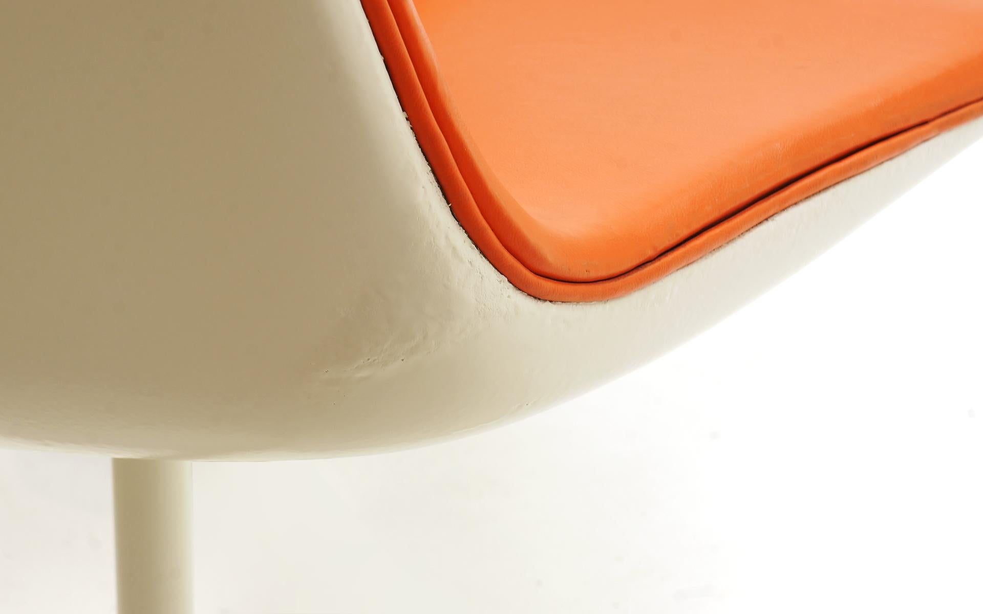 Fiberglass Eight Dining Chairs by Richard Schultz for Knoll. White Frames, Red Orange Seats