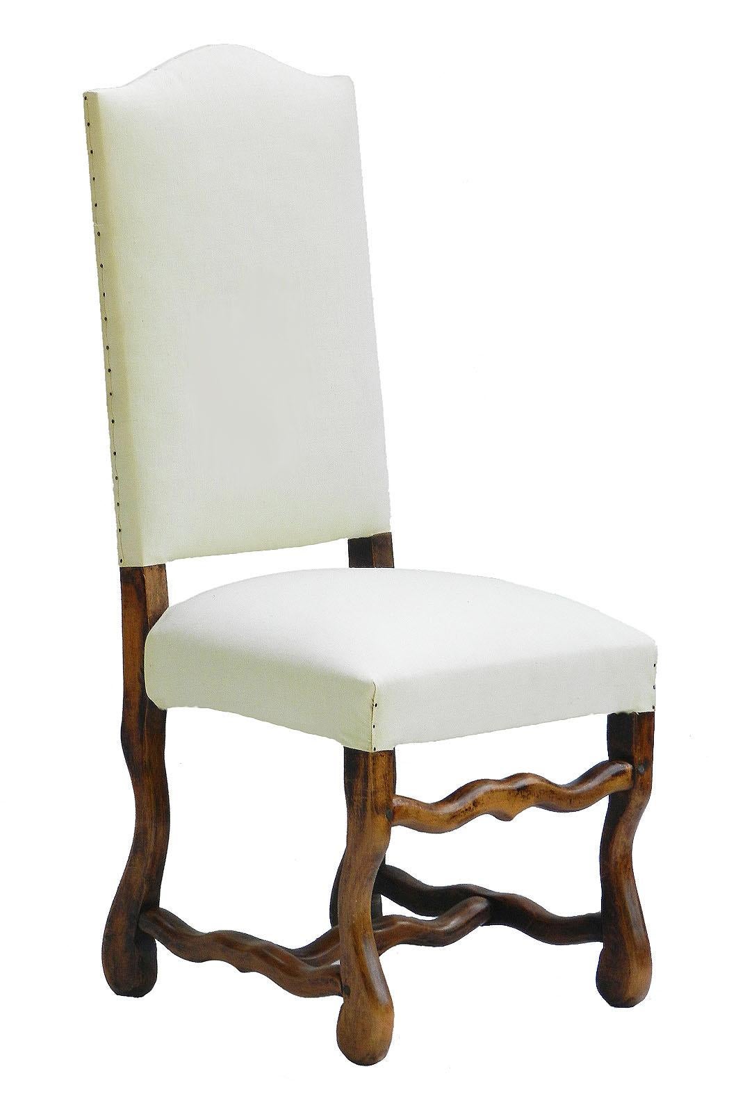 Eight dining chairs Os de Mouton upholstered ready for top covers walnut
French dining chairs, circa 1900.
Very comfortable!
Walnut with superb antique patina
In very good antique condition sound and solid ready for top covers to suit your