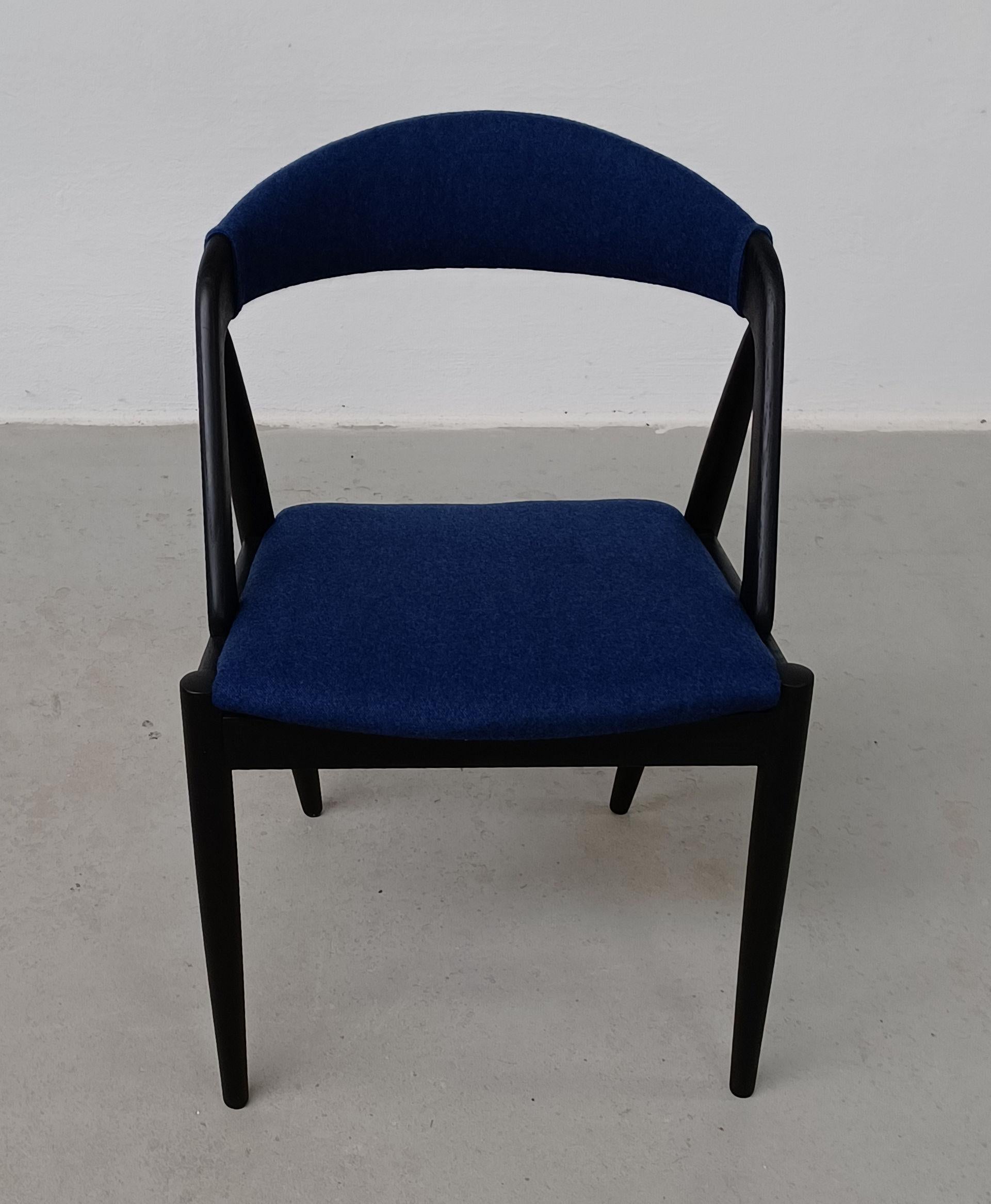 Eight Ebonized Customizable Kai Kristiansen Dining Chairs in Excellent Condition For Sale 5