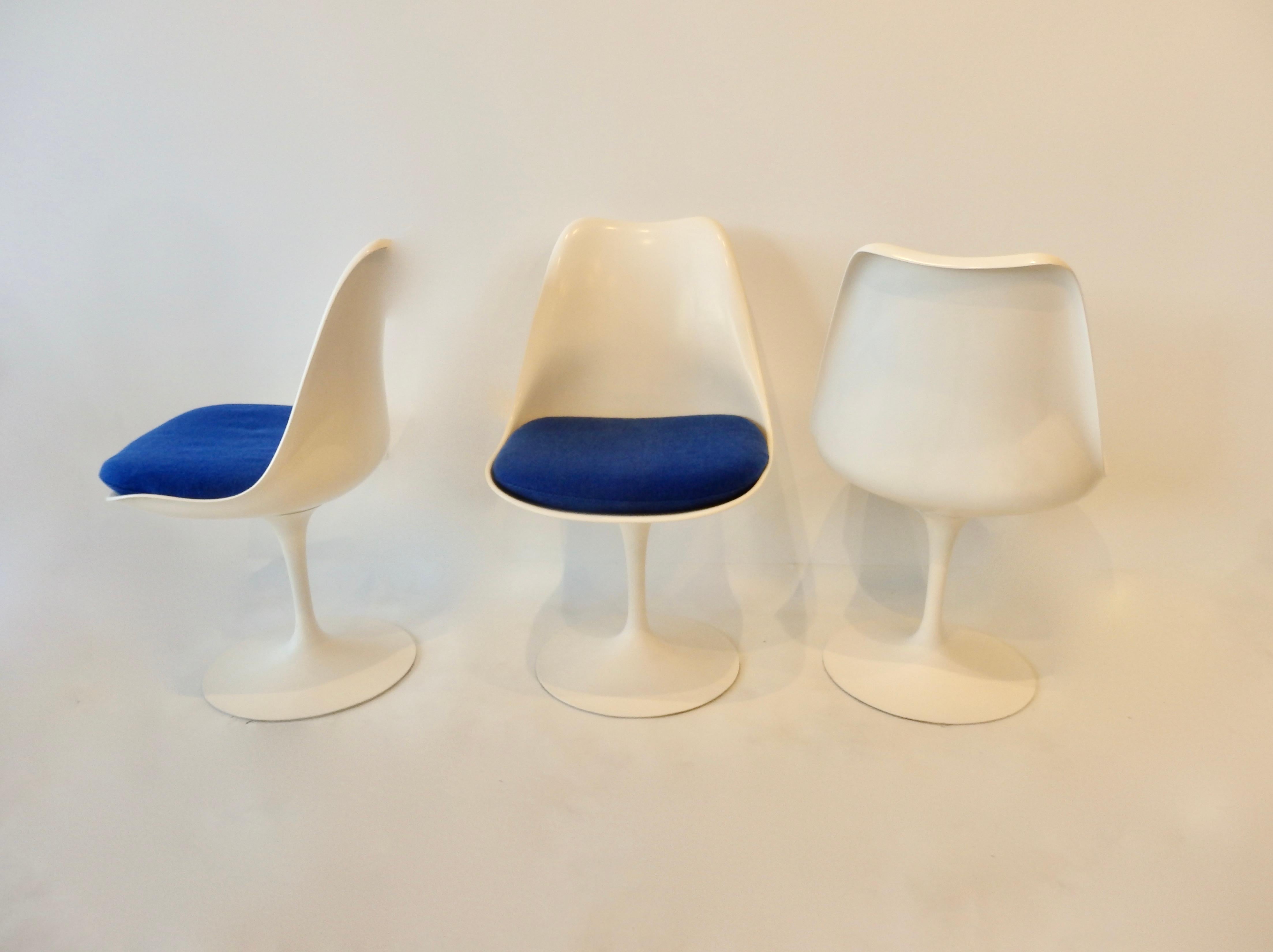 Eight Eero Saarinen for Knoll Tulip Group White Swivel Dining Chairs 2