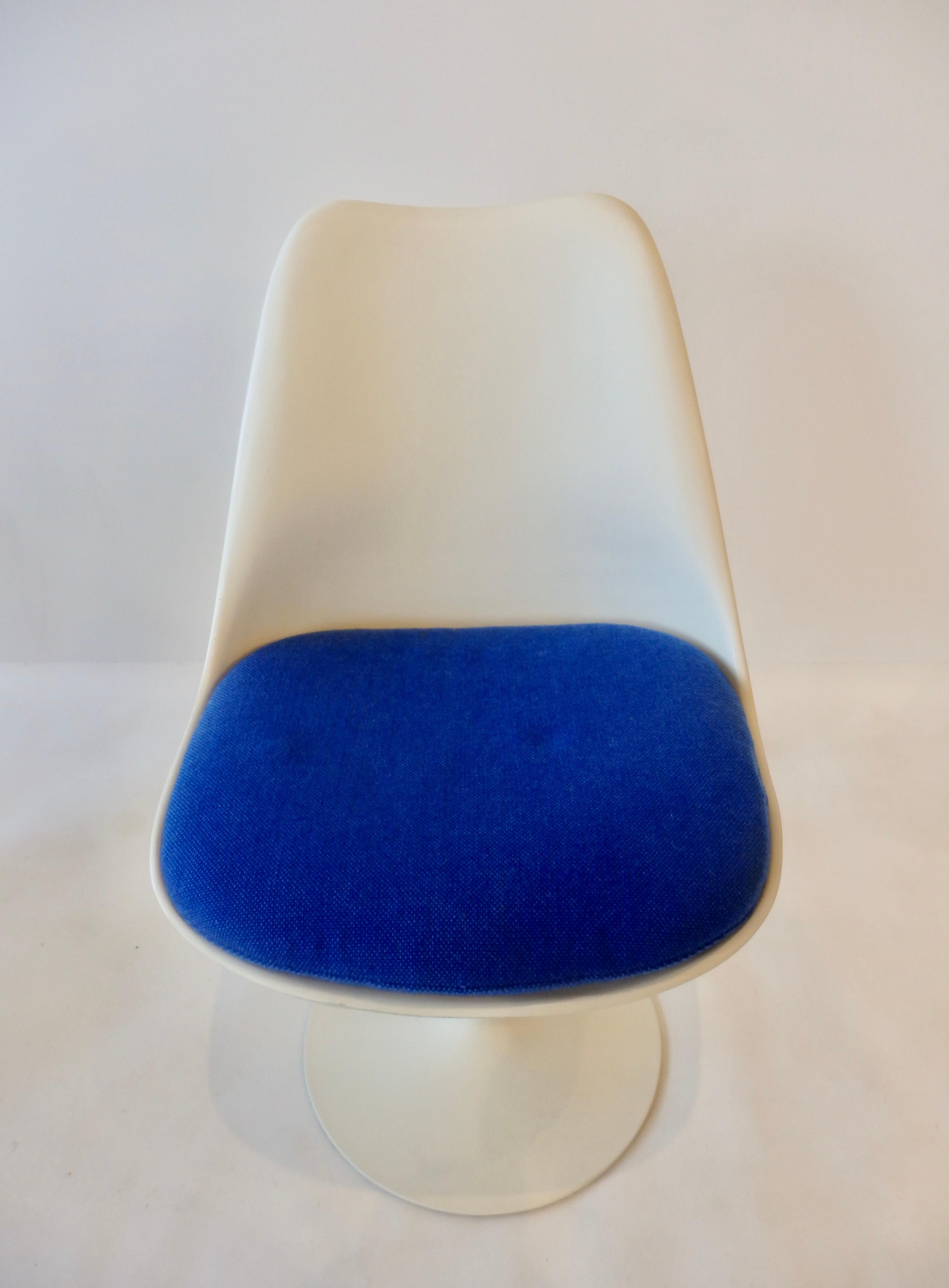 Eight Eero Saarinen for Knoll Tulip Group White Swivel Dining Chairs 6