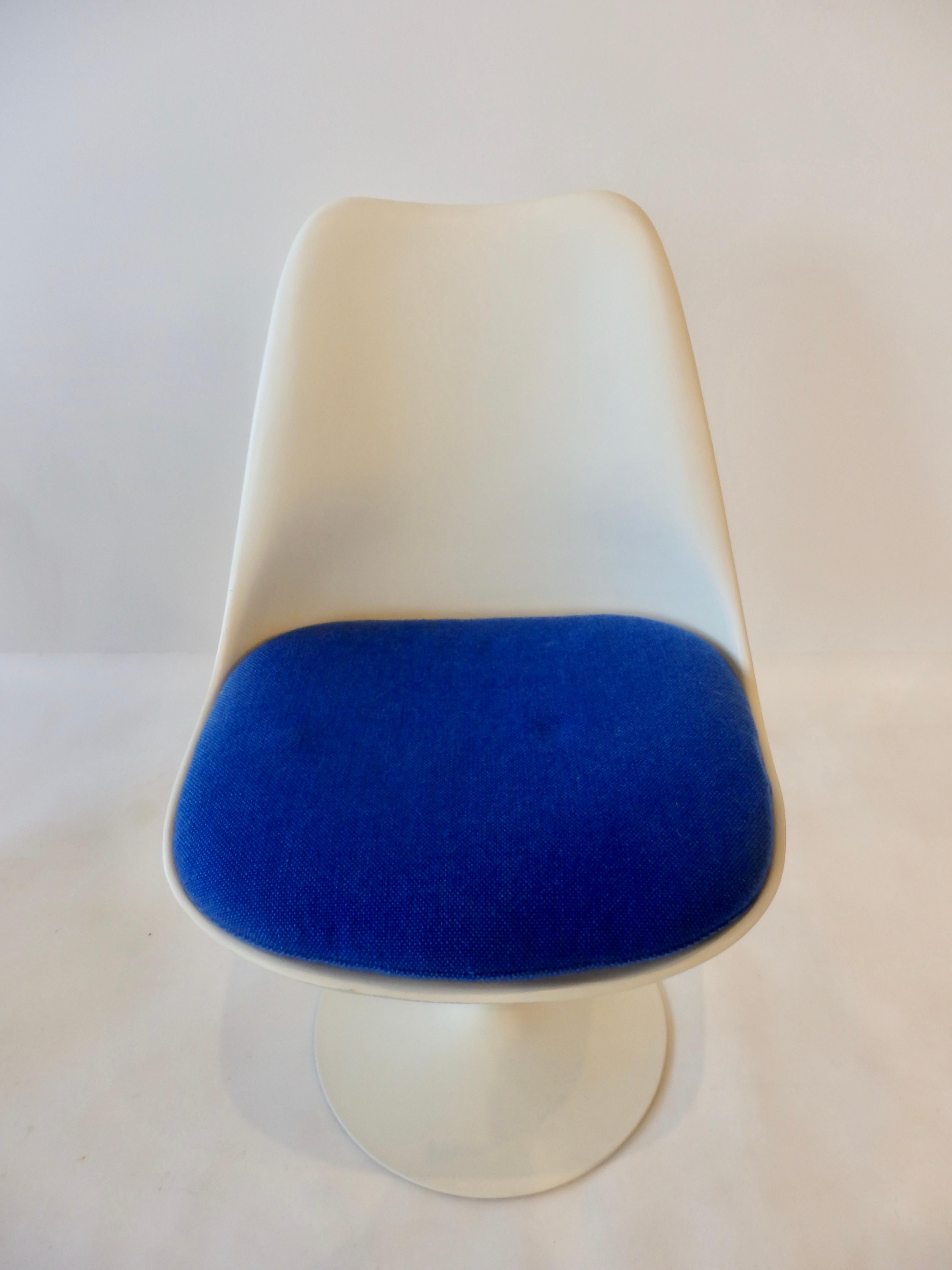 Eight Eero Saarinen for Knoll Tulip Group White Swivel Dining Chairs 7