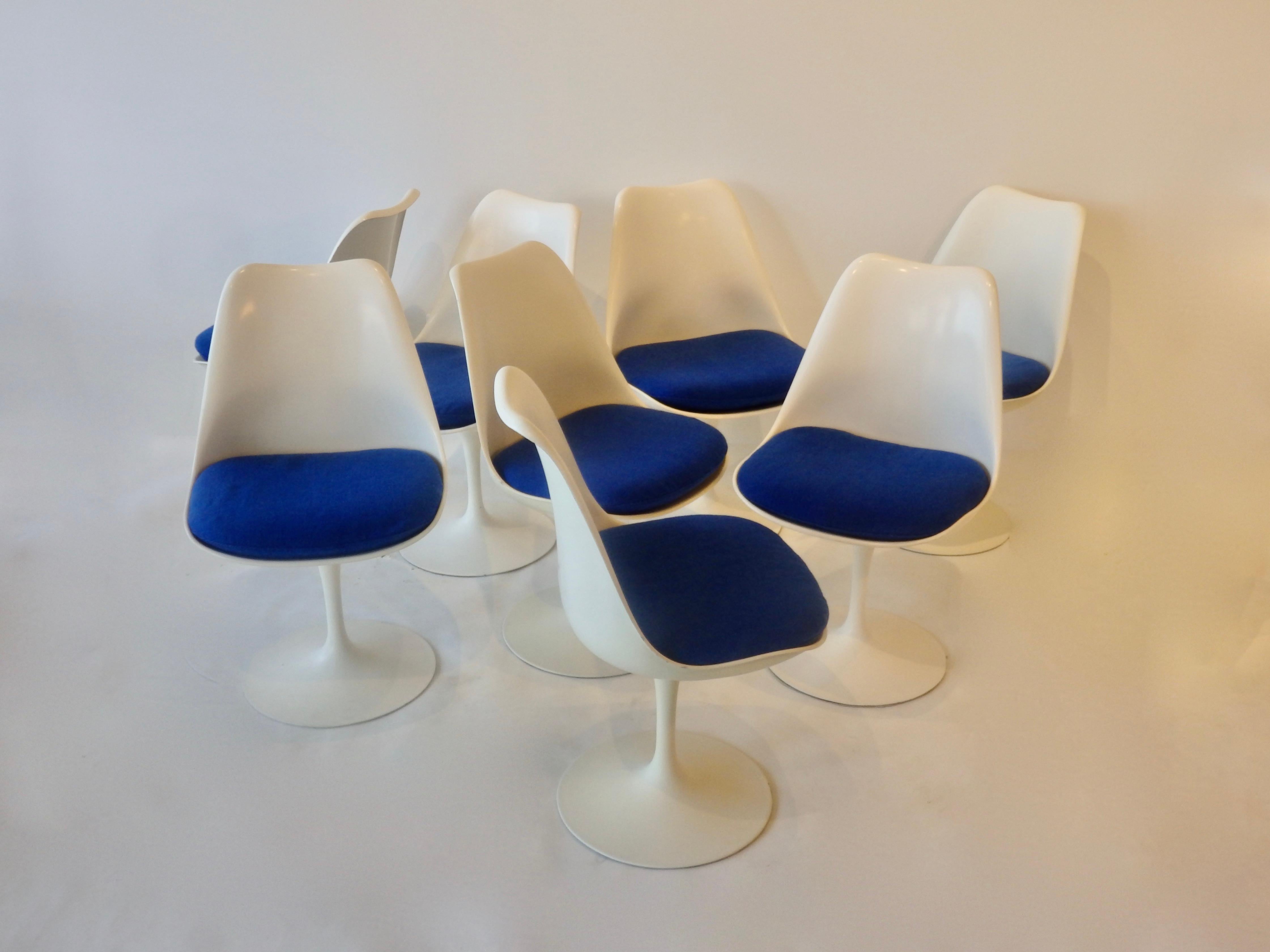 Set of eight Saarinen for Knoll tulip base dining chairs. All have swivel base. A few minor nicks and chips but overall very nice above average condition.