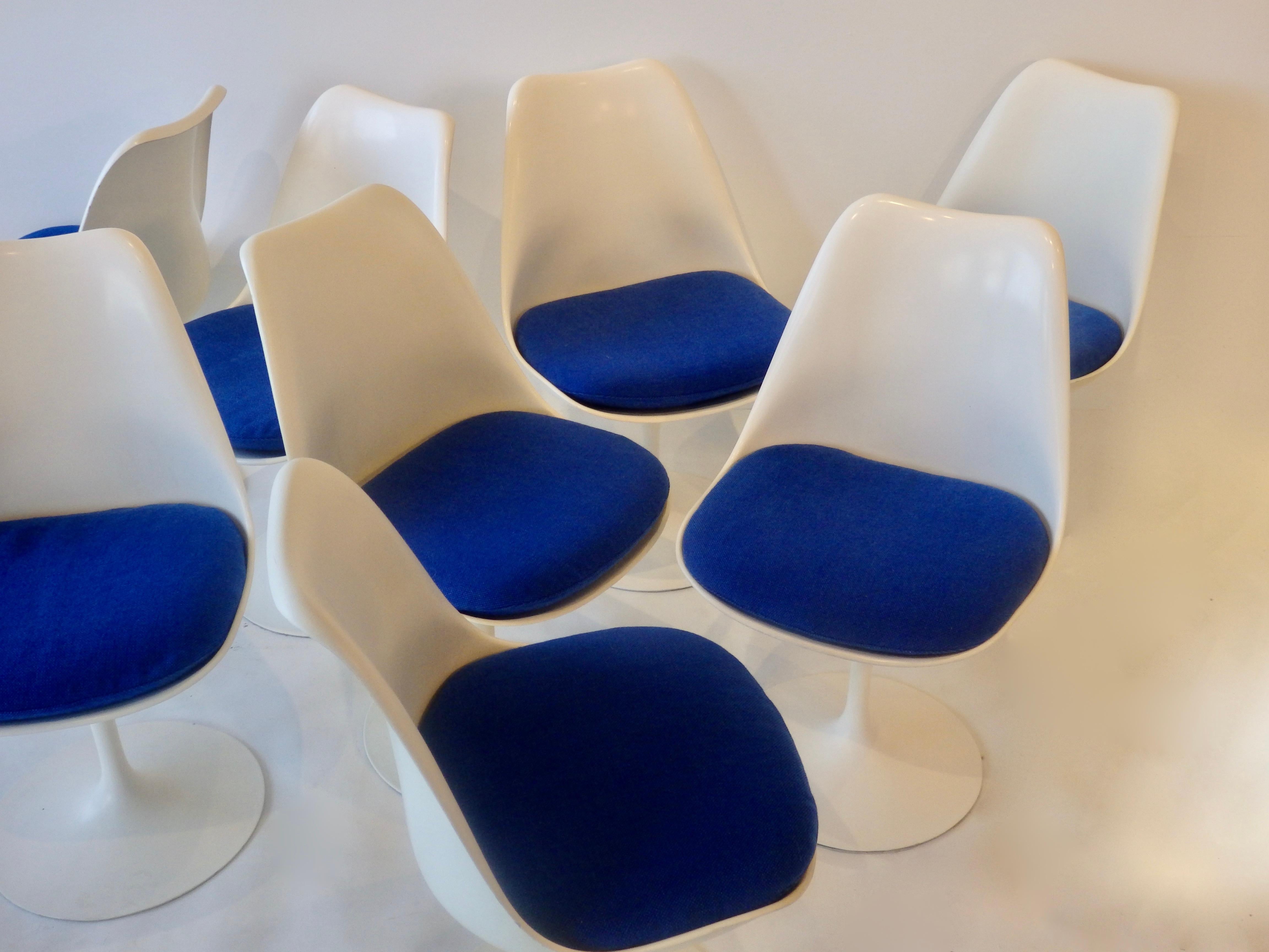 Lacquered Eight Eero Saarinen for Knoll Tulip Group White Swivel Dining Chairs