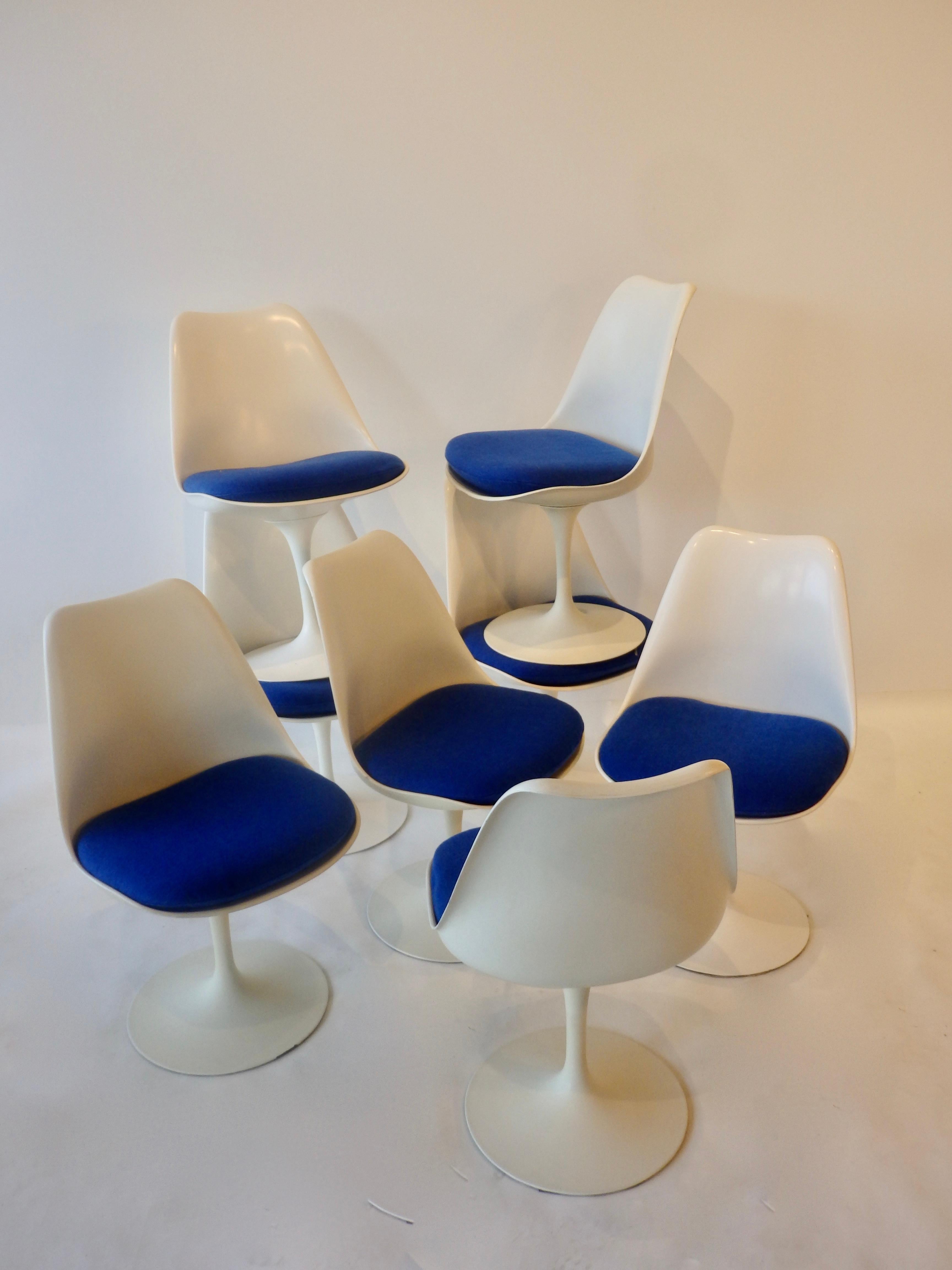 20th Century Eight Eero Saarinen for Knoll Tulip Group White Swivel Dining Chairs