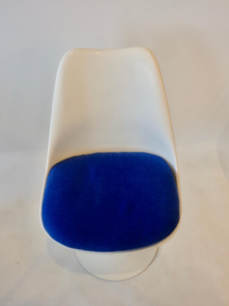 Eight Eero Saarinen for Knoll Tulip Group White Swivel Dining Chairs at