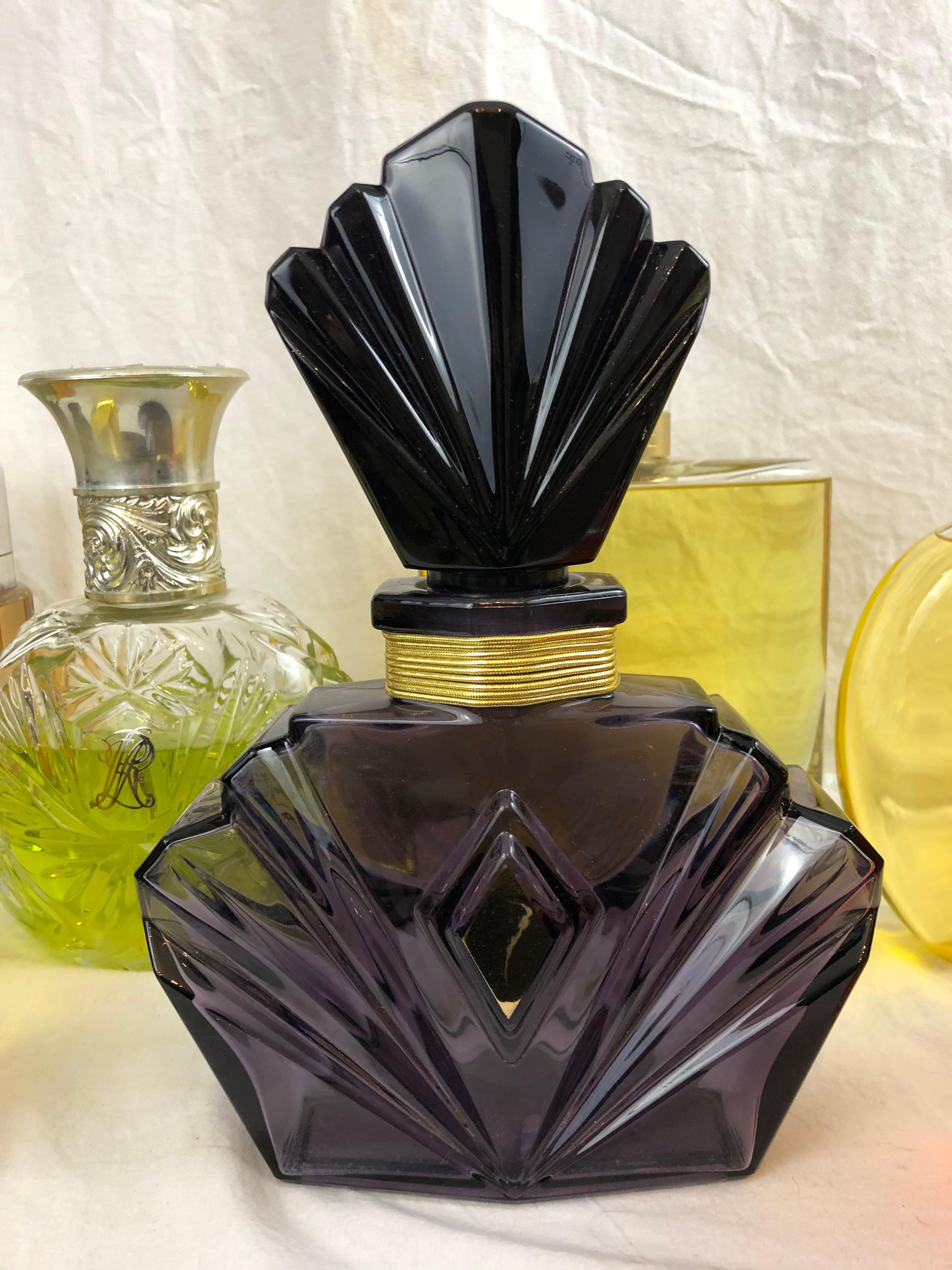 Huit flacons de parfum factice de Calvin Klien, Dior, Ralph Lauren Abîmé - En vente à Seattle, WA