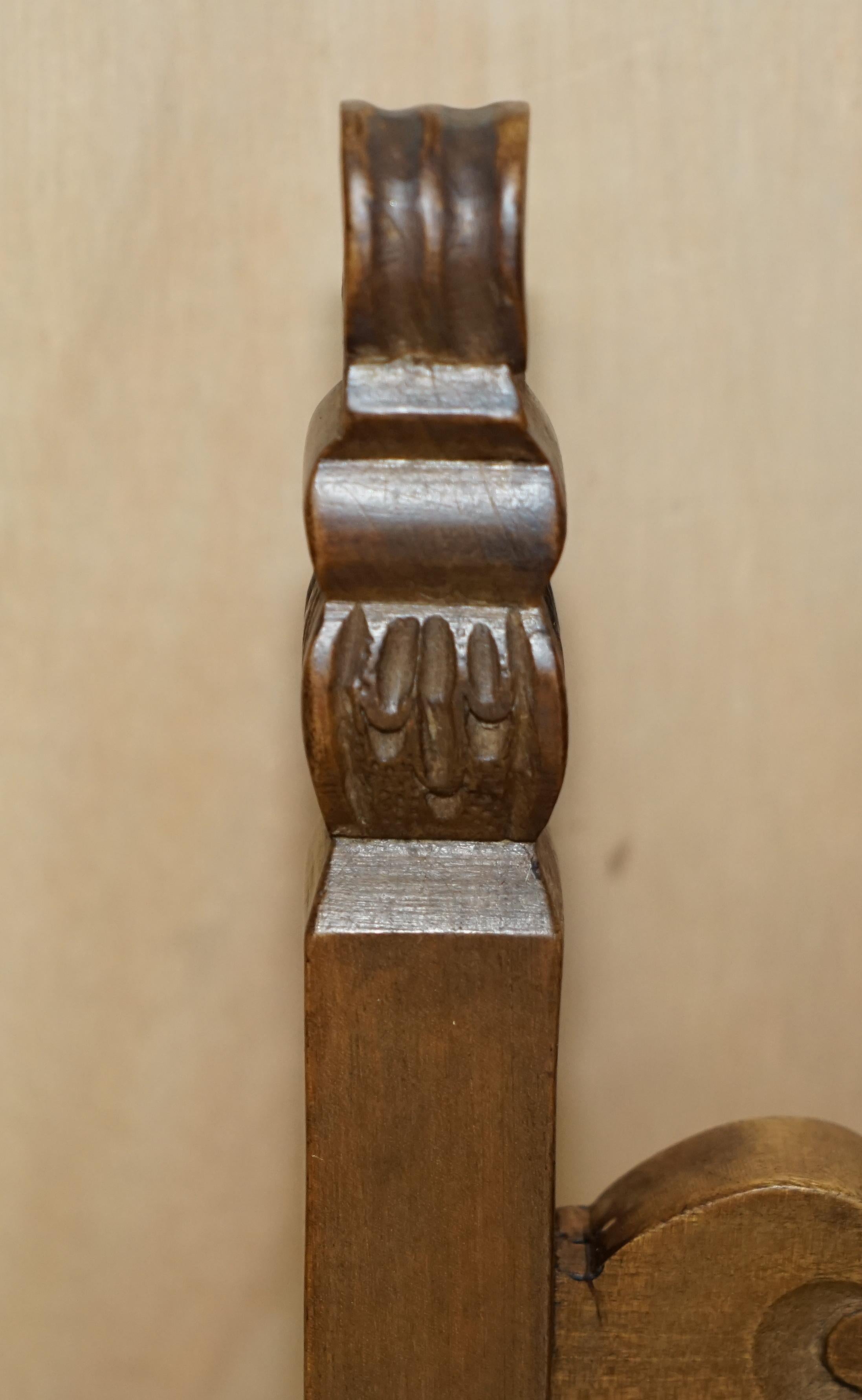 EIGHT FINE WALNUT CIRCA 1900 ORNATELY HAND CARved DUTCH RUSH SEAT DINING CHAIRs (Handgefertigt) im Angebot