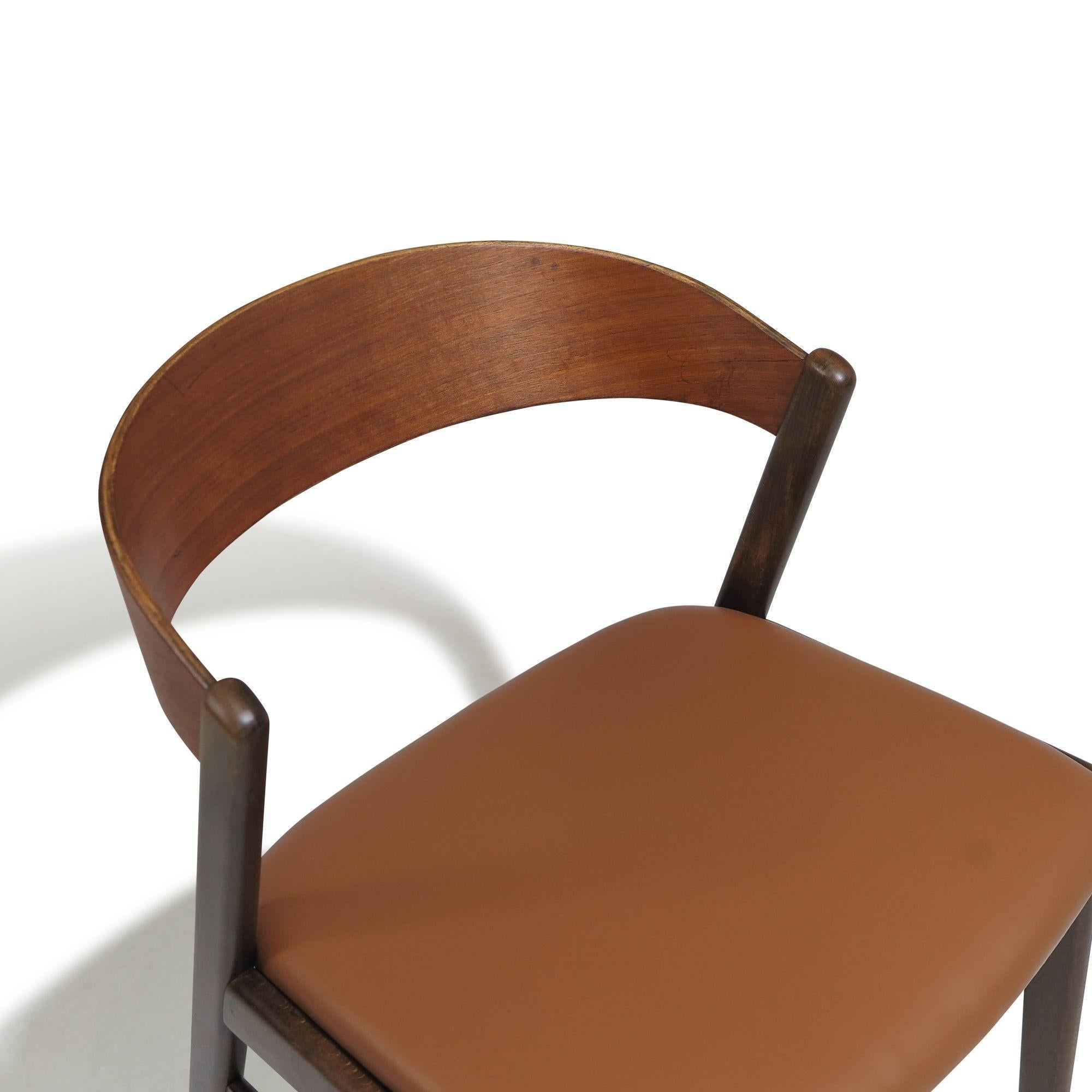 Eight Folke Ohlsson for Dux Curved Back Walnut Danish Dining Chairs For Sale 4