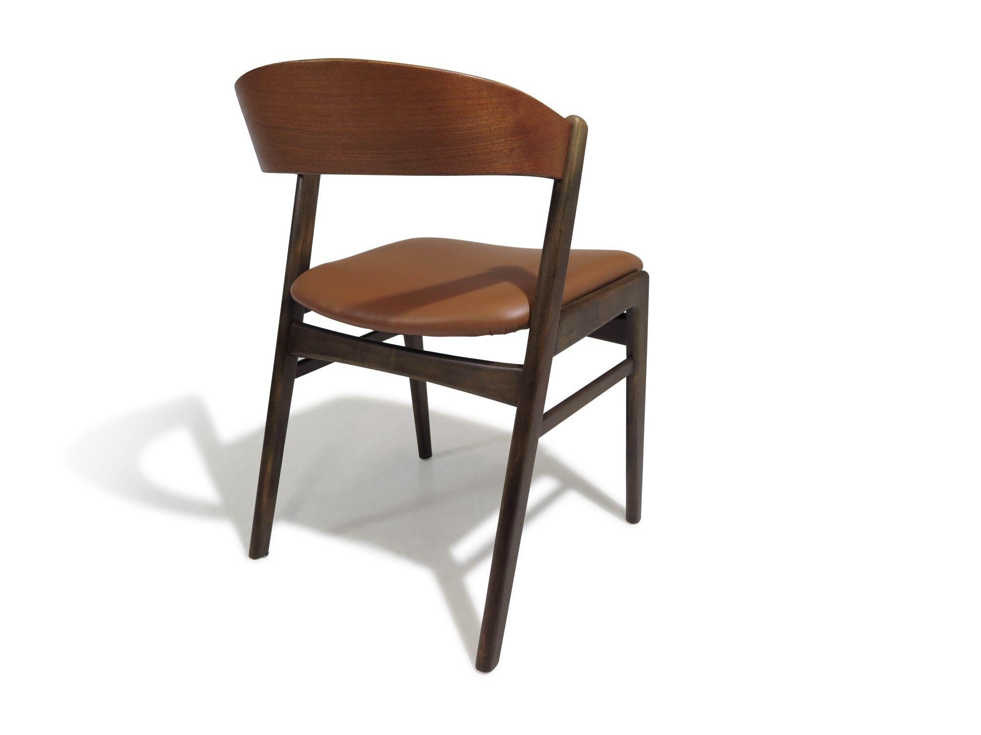 Eight Folke Ohlsson for Dux Curved Back Walnut Danish Dining Chairs For Sale 2