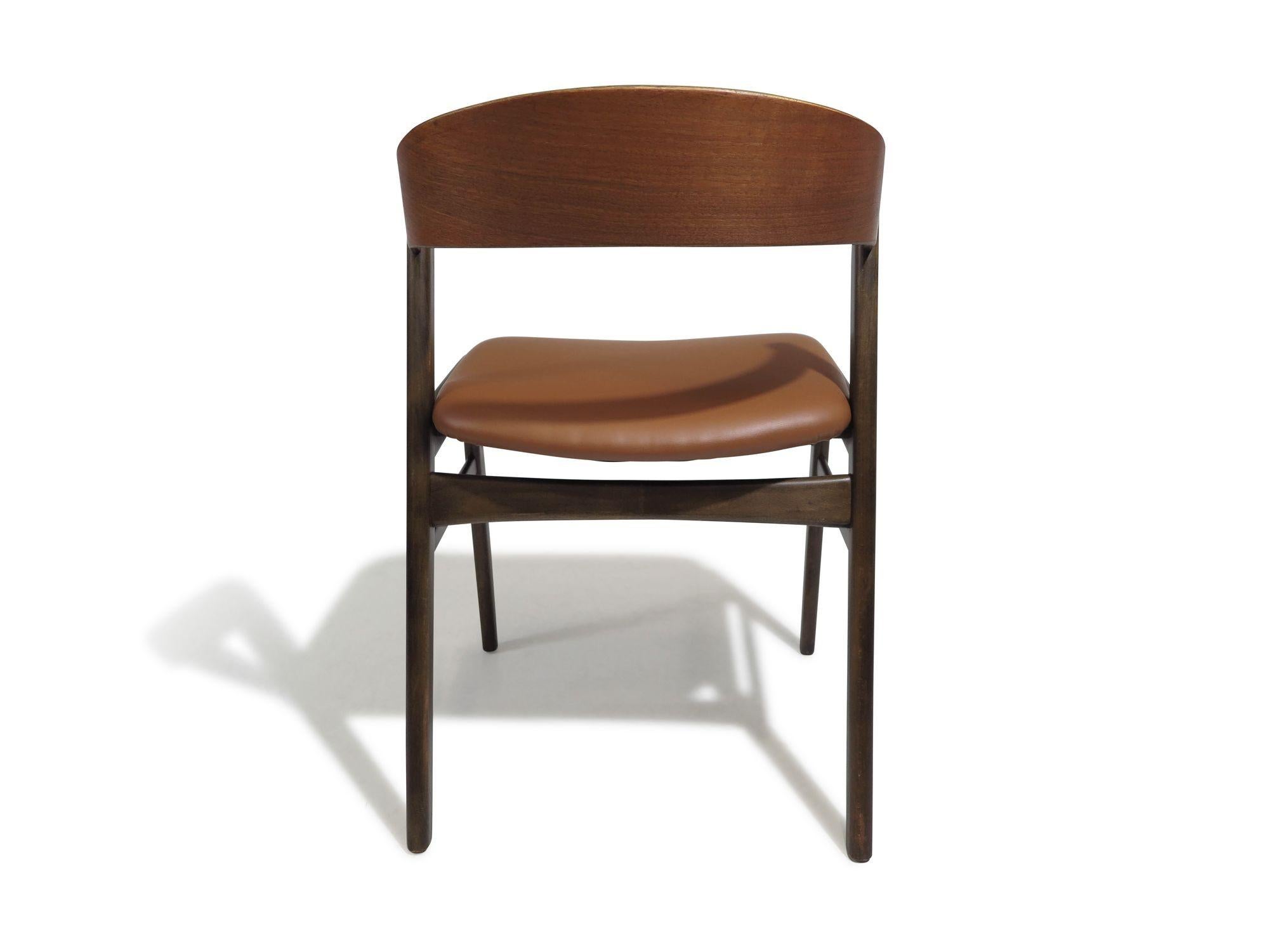 Eight Folke Ohlsson for Dux Curved Back Walnut Danish Dining Chairs For Sale 3