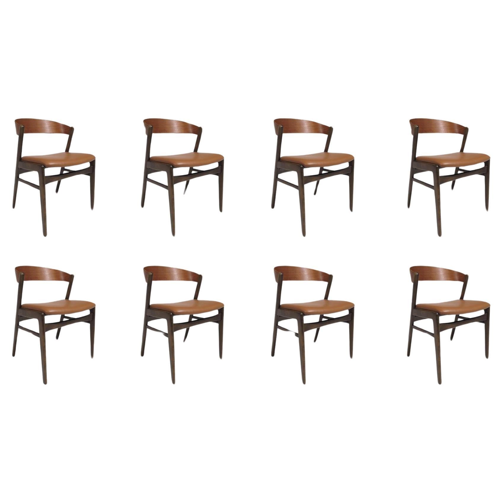 Acht dänische Esszimmerstühle aus Nussbaumholz mit geschwungener Rückenlehne, Folke Ohlsson für Dux