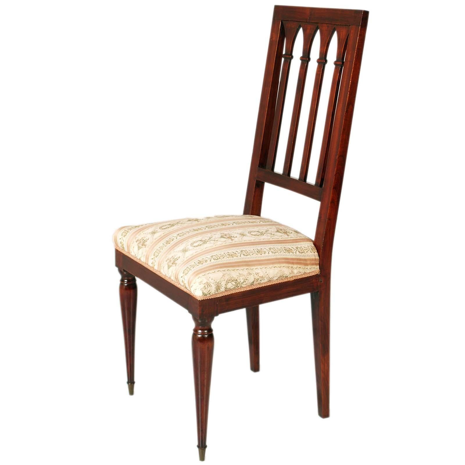 Mid-Century moderno Otto sedie in stile gotico francese, mogano anni '40, attribuite a Charles Dudouyt in vendita
