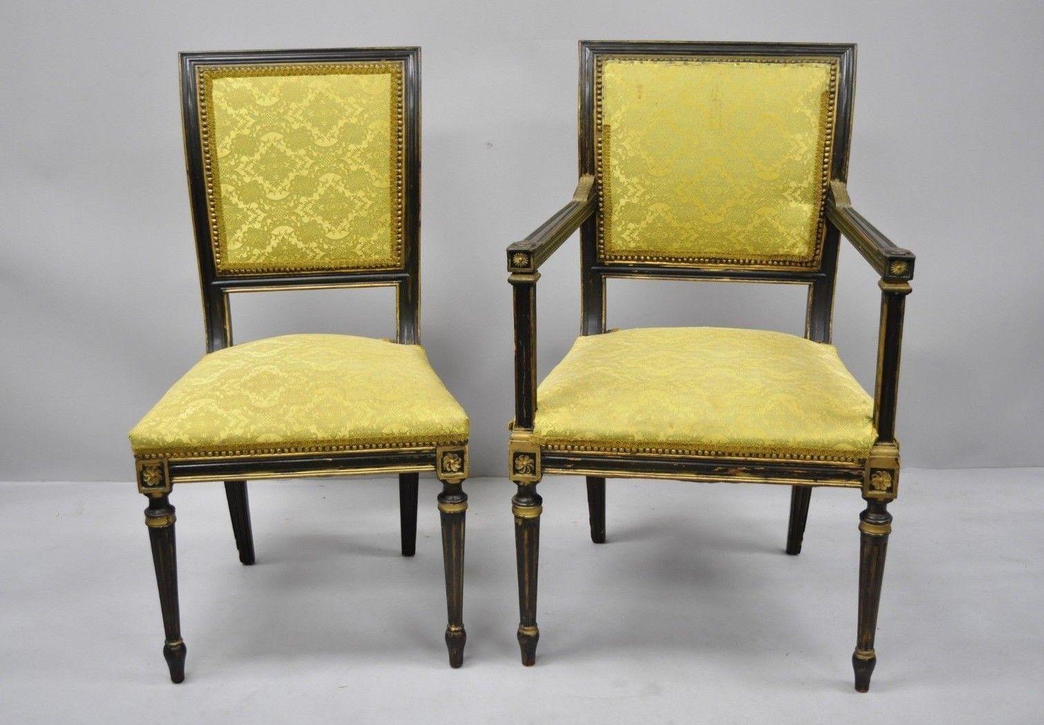 Acht französische gepolsterte Esszimmerstühle mit quadratischer Rückenlehne im Regency-Stil (Neoklassisch)