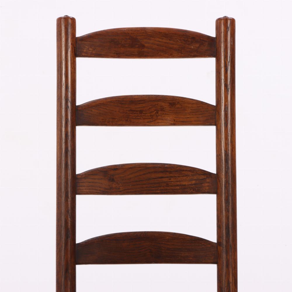 Huit chaises de salle à manger en chêne et jonc à la manière de Charlotte Perriand, C. 1950. Bon état - En vente à Philadelphia, PA