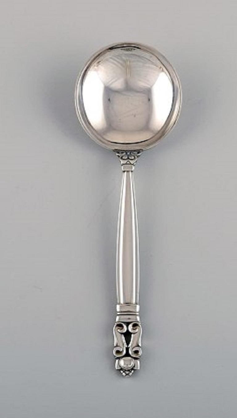 Eight Georg Jensen Acorn bouillon spoons in sterling silver.
Measures: Length 16 cm.
Stamped.
In excellent condition.
Our skilled Georg Jensen silversmith / jeweler can polish all silver and gold so that it appears as new. The price is very