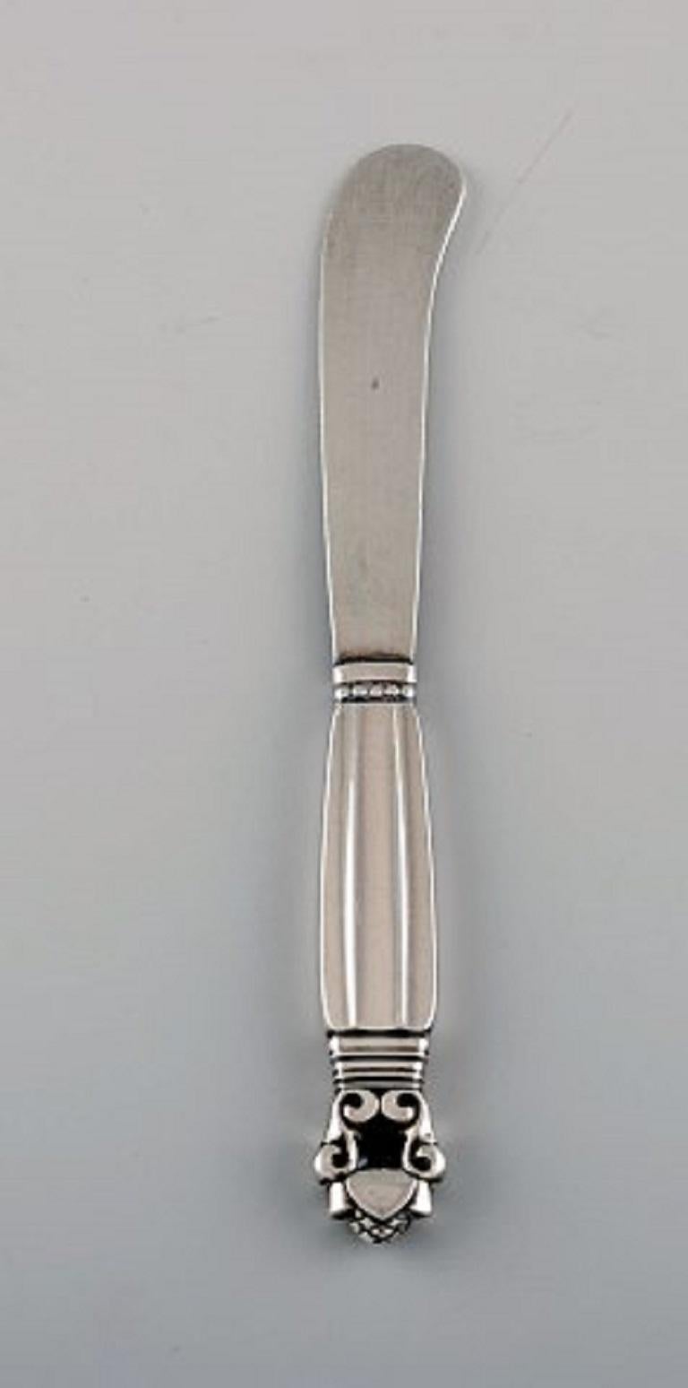 Eight Georg Jensen Acorn butter knives in all sterling silver.
Measure: Length 15 cm.
In very good condition with minor wear.
Stamped.