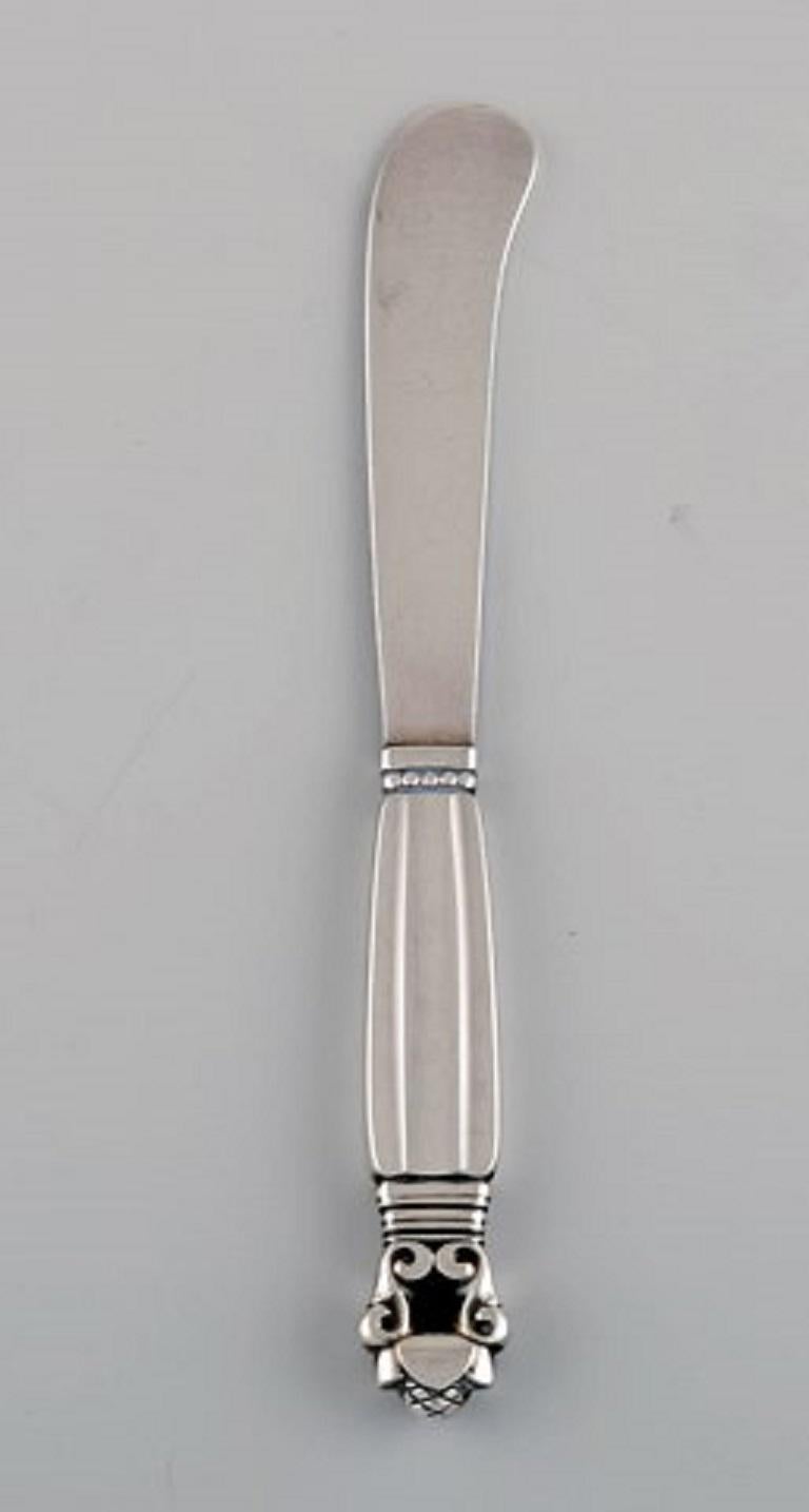 Eight Georg Jensen Acorn butter knives in all sterling silver.
Measure: Length 15 cm.
Stamped.
In excellent condition.