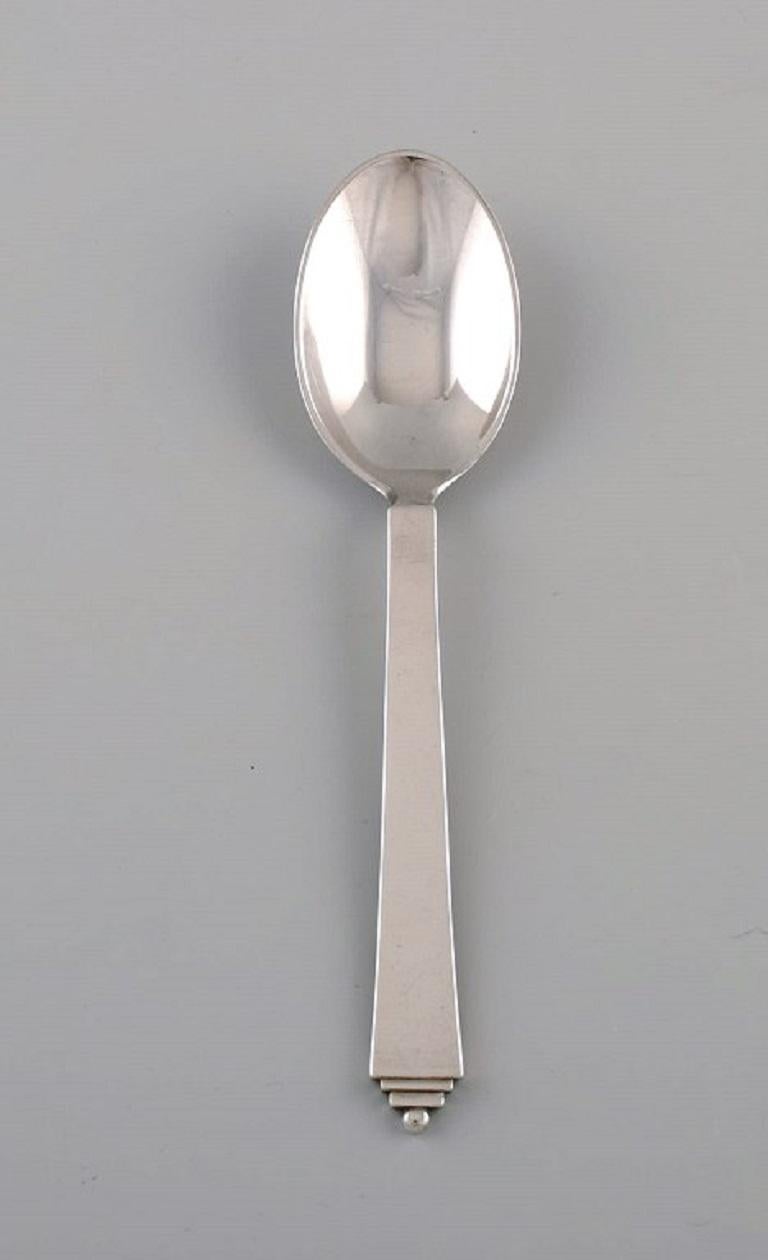 Eight Georg Jensen Pyramid dessert spoons in sterling silver.
Measures: length: 16.5 cm.
In excellent condition.
Stamped. Different stamps.
Our skilled Georg Jensen silversmith / goldsmith can polish all silver and gold so that it appears new.