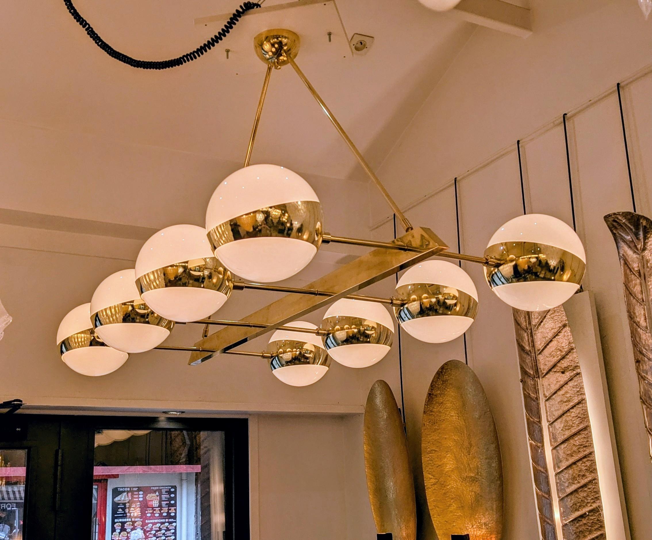 Huit globes en verre, lustre en laiton (câblé pour l'Europe ou les USA, ampoules E27 ou E26)
