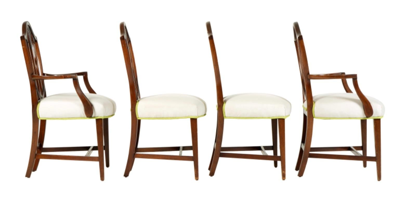 Huit chaises de salle à manger à dossier bouclier de style Hepplewhite en vente 5