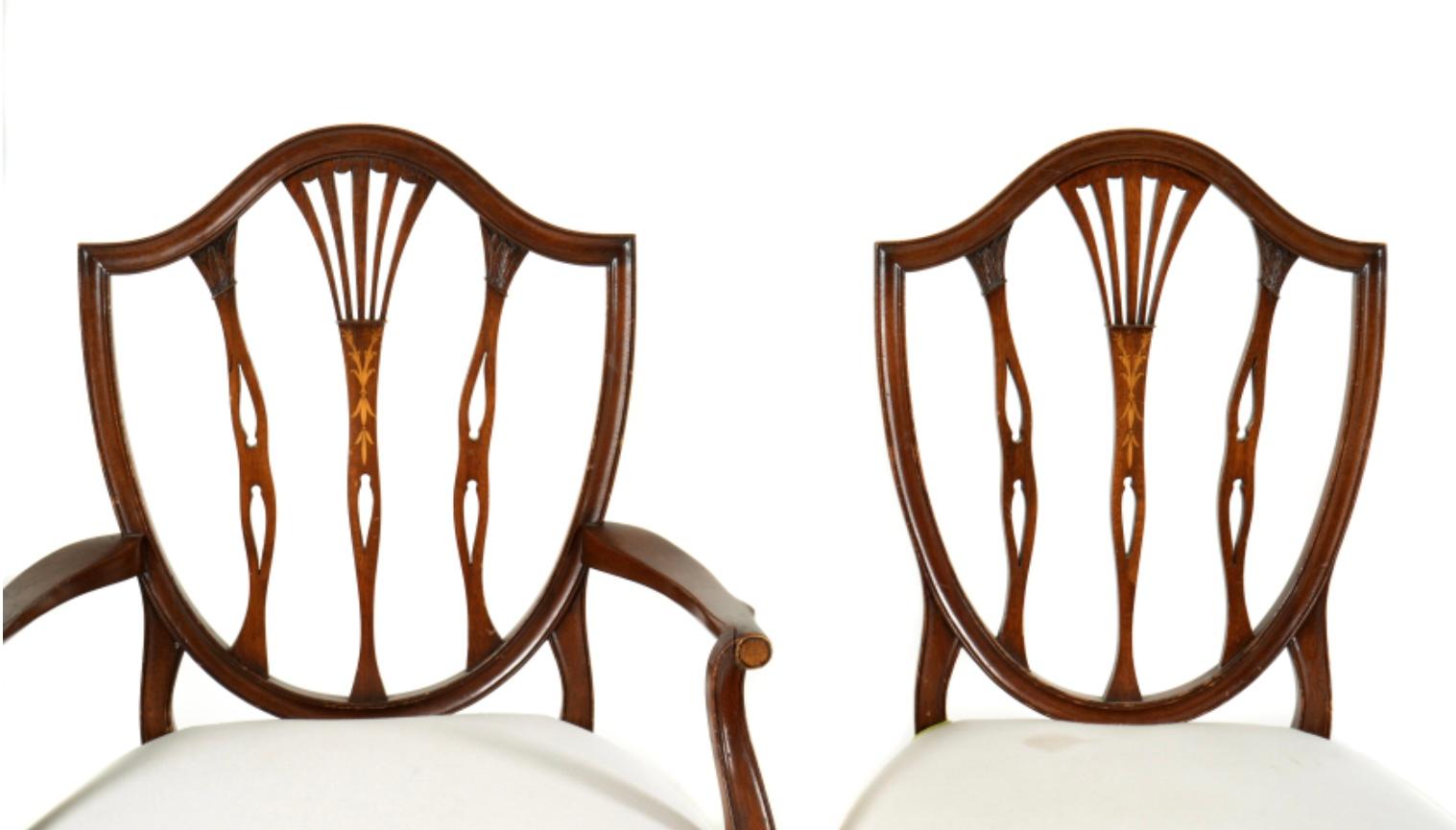 Huit chaises de salle à manger à dossier bouclier de style Hepplewhite en vente 6