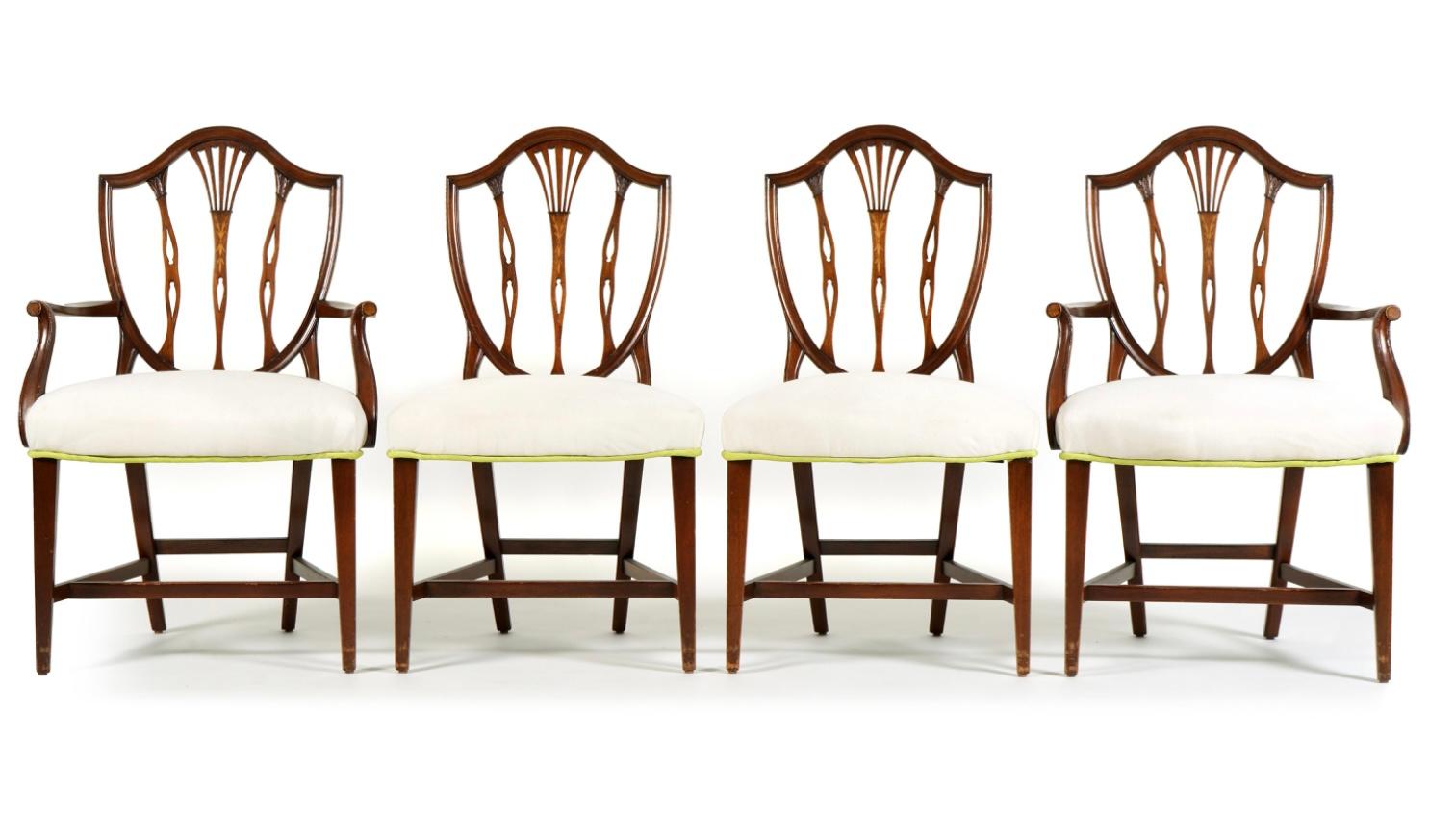 Huit chaises de salle à manger à dossier bouclier de style Hepplewhite en vente 2