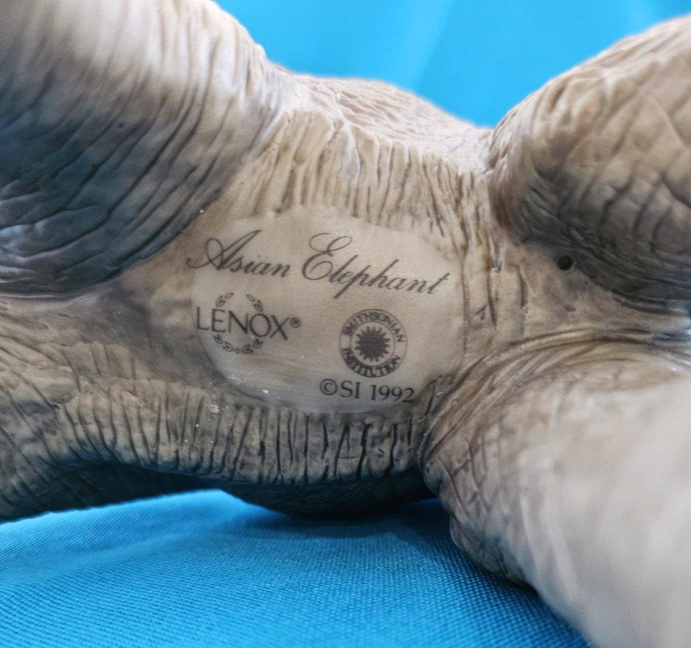 Escultura de elefante de porcelana Lenox de ocho pulgadas, 