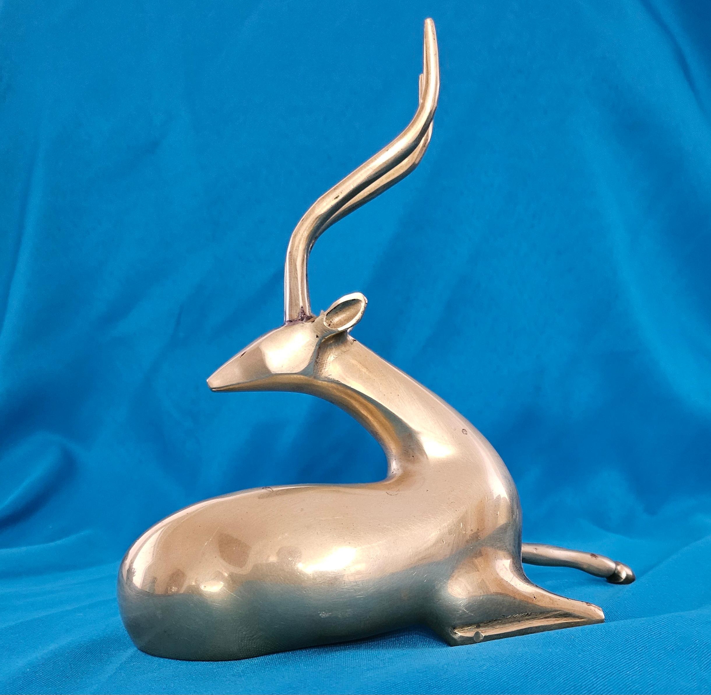 Escultura Antílope/Gacela de latón MCM de ocho pulgadas Estilo Loet Vanderveen siglo XX en venta