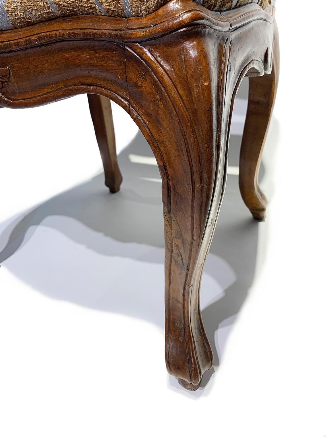 Eight Italian Chairs in Carved Walnut, Genoa, circa 1750 6