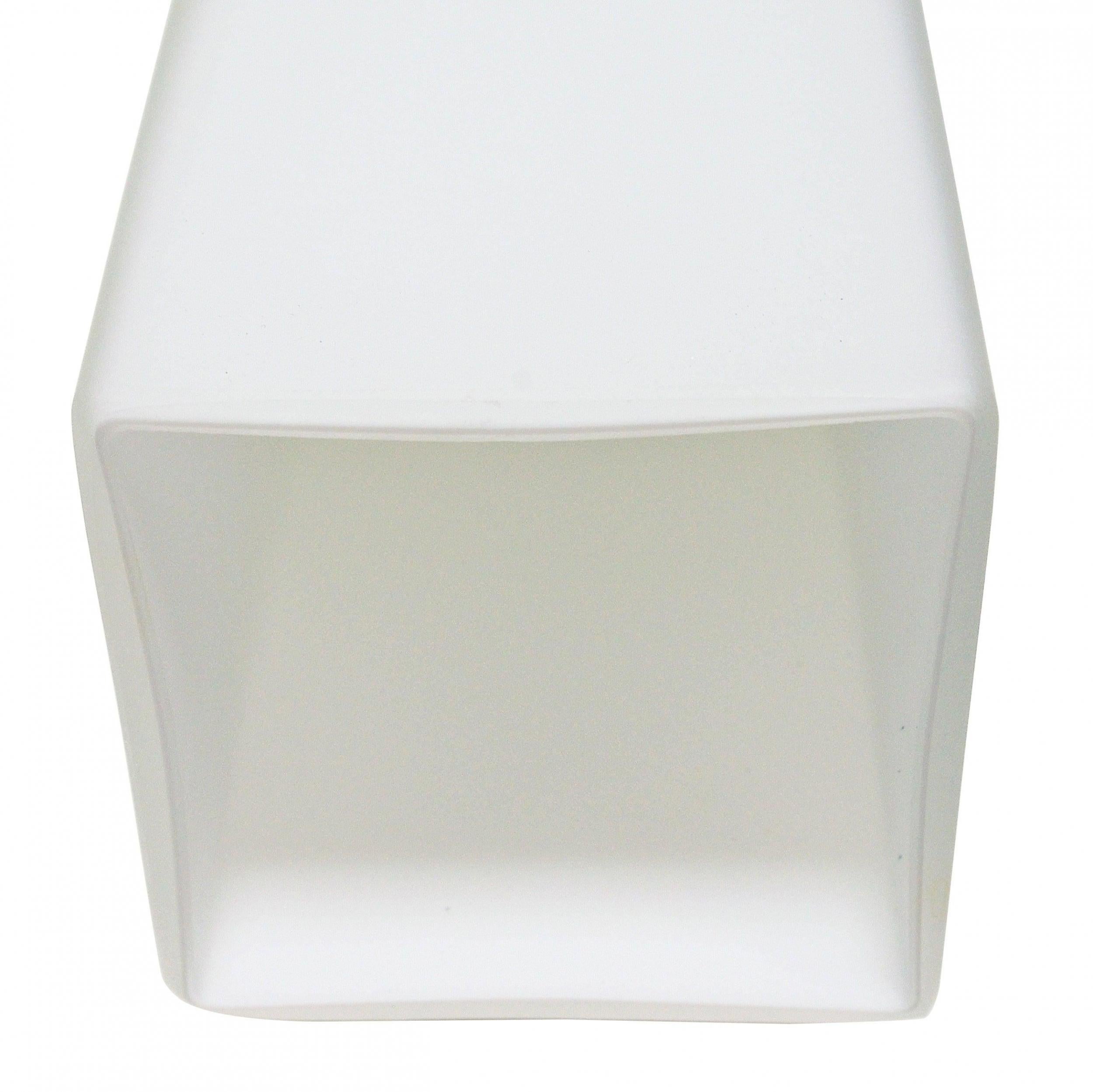 Verre de Murano Ensemble de huit appliques modernes italiennes avec verre de Murano blanc sur laiton, années 1990 en vente