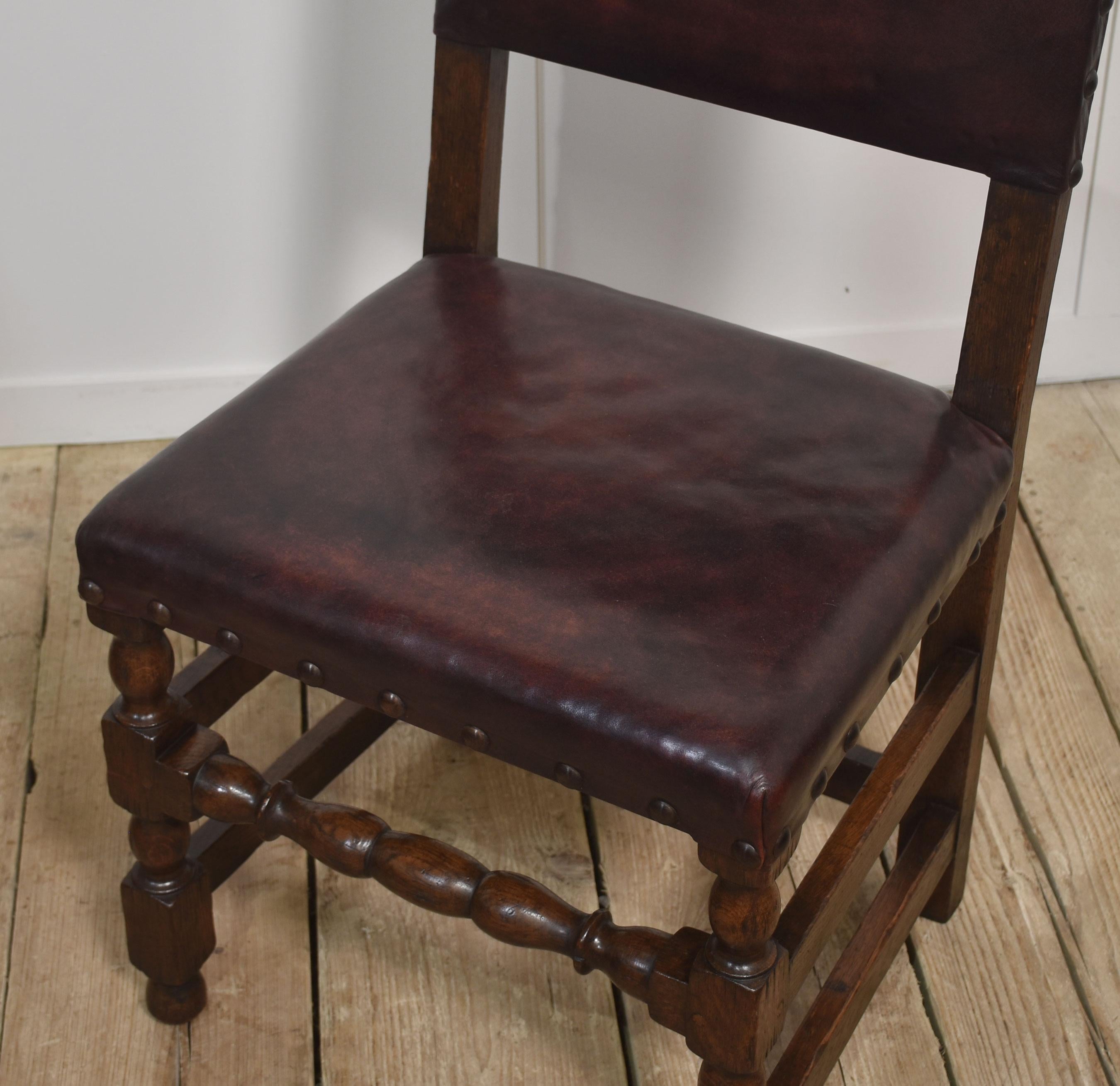 Otto sedie da pranzo in pelle imbottite in rovere Oak in vendita 1
