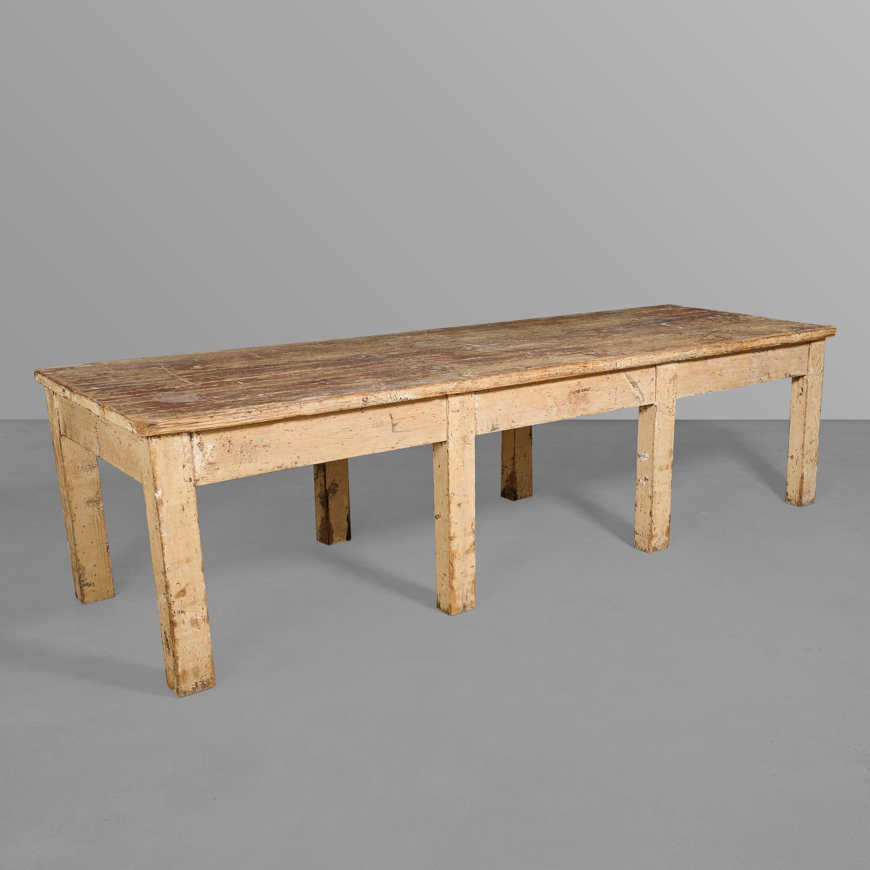 Eight Leg Table with Tenon Construction In Good Condition For Sale In Chicago, IL