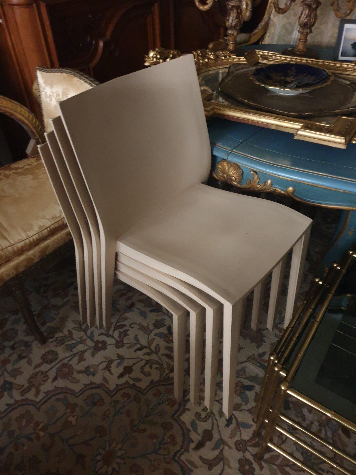 20ième siècle Huit chaises en plastique de couleur crème claire Slick de Philippe Starck en vente