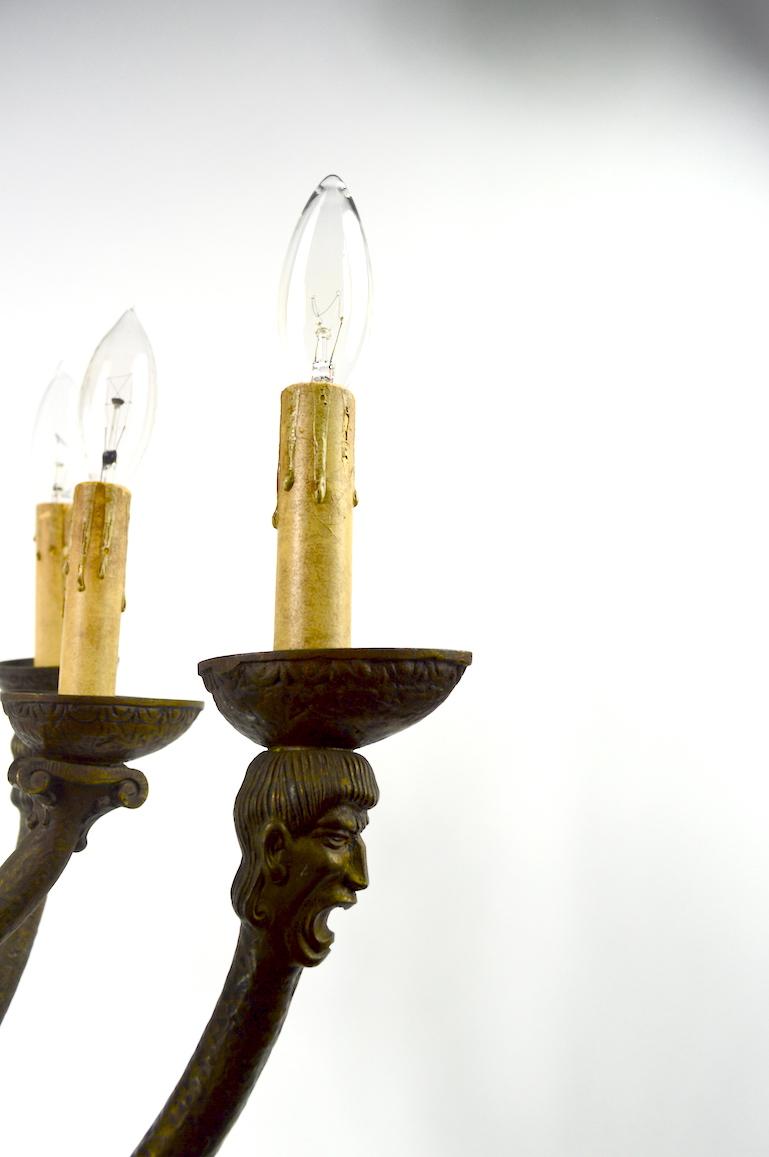Lustre à huit lumières gréco-romain néo-romain Arts & Crafts en vente 2