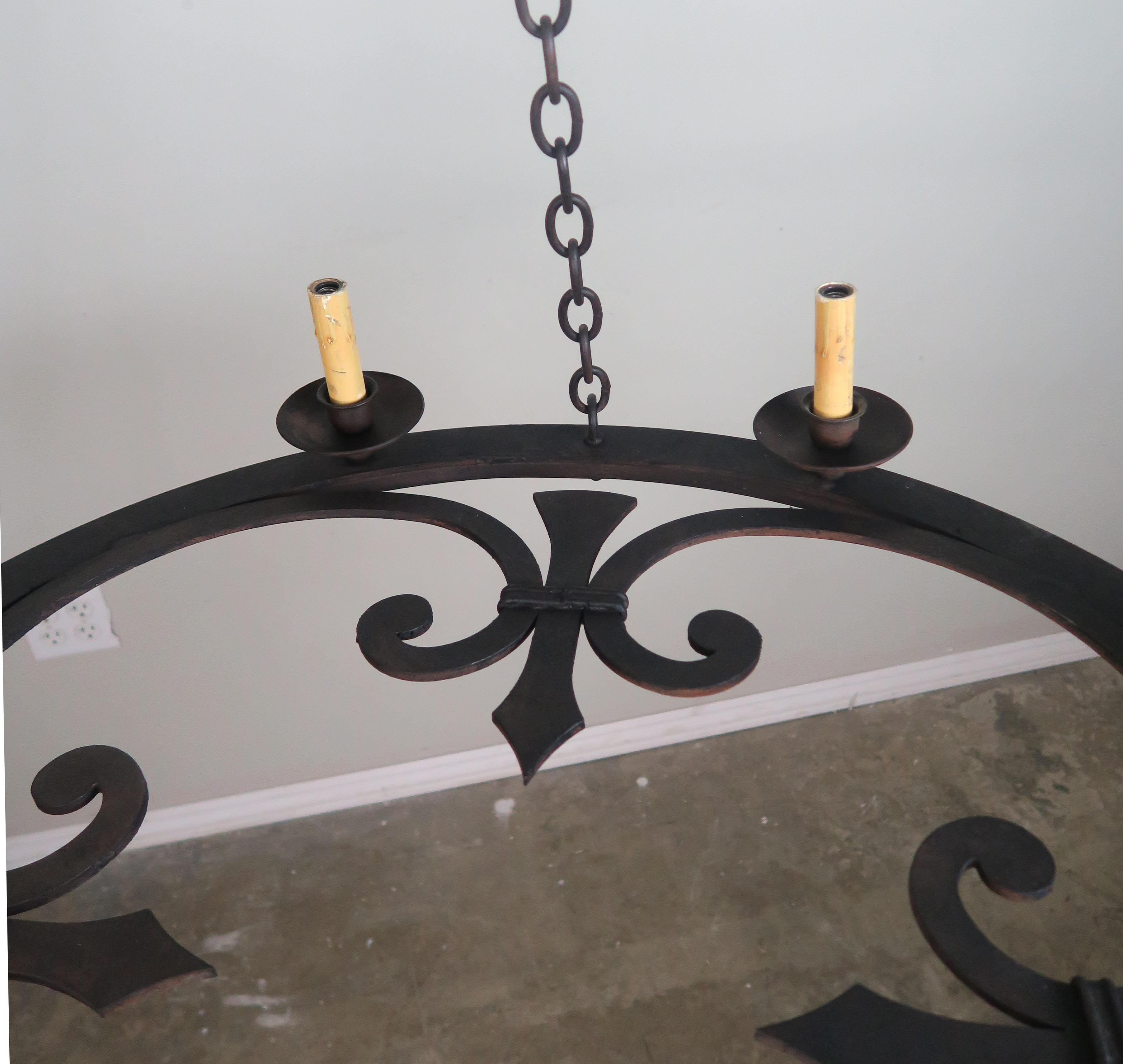 Early 20th Century Eight-Light Spanish Wrought Iron Chandelier